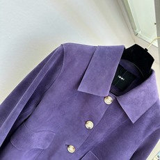 「浪漫的薰衣紫色💜 视觉都在恋爱了」 精选进口小样皮 选用优质二层皮料 在做戏水翻毛处理 整件衣服没有过多的处 「浪漫的薰衣紫色💜 视觉都在恋爱了」 精选进口小样皮 选用优质二层皮料 在做戏水翻毛处理 整件衣服没有过多的处