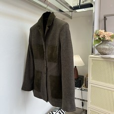 「韩式氛围感瞬间拿捏」 羊毛混合材质和精选翻毛皮做拼接 高级感十足 气质西装版型 完美的剪裁 瞬间能让你穿出S 「韩式氛围感瞬间拿捏」 羊毛混合材质和精选翻毛皮做拼接 高级感十足 气质西装版型 完美的剪裁 瞬间能让你穿出S