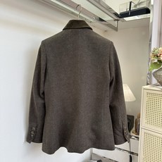 「韩式氛围感瞬间拿捏」 羊毛混合材质和精选翻毛皮做拼接 高级感十足 气质西装版型 完美的剪裁 瞬间能让你穿出S 「韩式氛围感瞬间拿捏」 羊毛混合材质和精选翻毛皮做拼接 高级感十足 气质西装版型 完美的剪裁 瞬间能让你穿出S