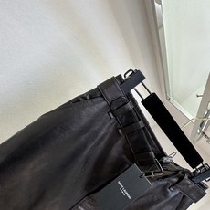 「辣妹出街啦」 甄选进口绵羊皮 软糯细腻的绵羊皮肌理 做了油蜡工艺 皮料更加有光泽度 更加高级 腰间特意做了可 「辣妹出街啦」 甄选进口绵羊皮 软糯细腻的绵羊皮肌理 做了油蜡工艺 皮料更加有光泽度 更加高级 腰间特意做了可