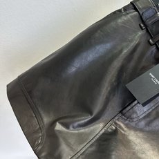 「辣妹出街啦」 甄选进口绵羊皮 软糯细腻的绵羊皮肌理 做了油蜡工艺 皮料更加有光泽度 更加高级 腰间特意做了可 「辣妹出街啦」 甄选进口绵羊皮 软糯细腻的绵羊皮肌理 做了油蜡工艺 皮料更加有光泽度 更加高级 腰间特意做了可
