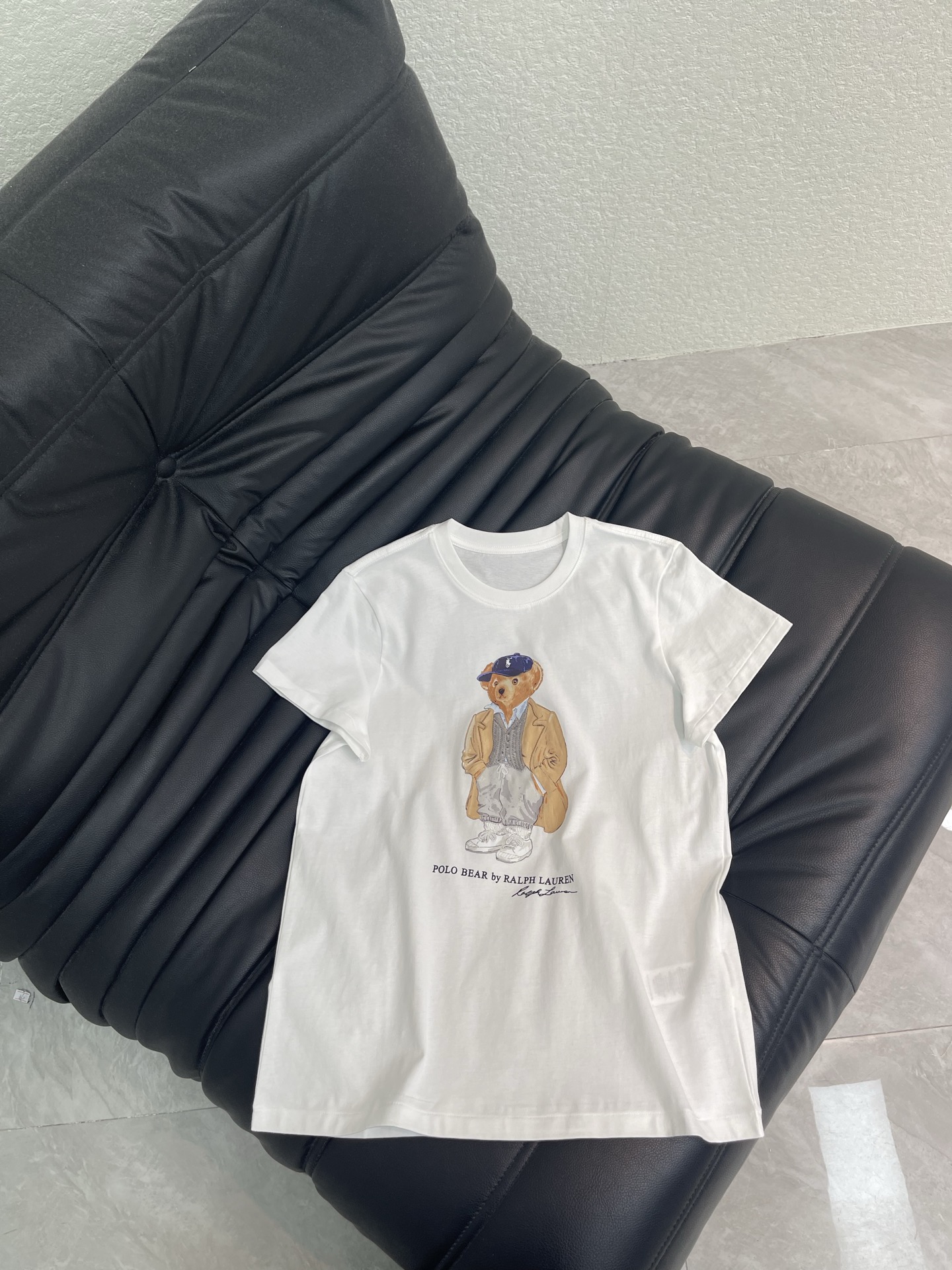 NO:795222,Ralph Laure* Ralph polo26 new spring and summer yellow coat, super cute printed embroidered bear short-sleeved T-shirt. A must-have, the bear T will make you fashionable in an instant, the cartoon embroidered short-sleeved T-shirt is really super cute!  And its version is slightly loose, so it doesn’t matter your figure!  It is also very versatile~ It can be easily matched with jeans, shorts, and skirts. It is definitely a must-have item for fashionistas~ S-XL A,,loro piana,skirts,shorts,jeans,T-shirt,tees,t-shirt,19860909Ralph Laure* 拉夫polo26春夏新款黄色大衣超可爱印花刺绣小熊短袖T恤.必备款,小熊T让你秒变时髦精,卡通刺绣短袖T恤衫真的超级可爱！而且它的版型是微微宽松版型,不挑身材！还特别百搭～不管是牛仔裤,短裤,裙装都可以轻松搭配,绝对是时髦精不可错过的单品哦～S-XL A,,loro piana,skirts,shorts,jeans,T-shirt,tees，t-shirt,,Women's clothing