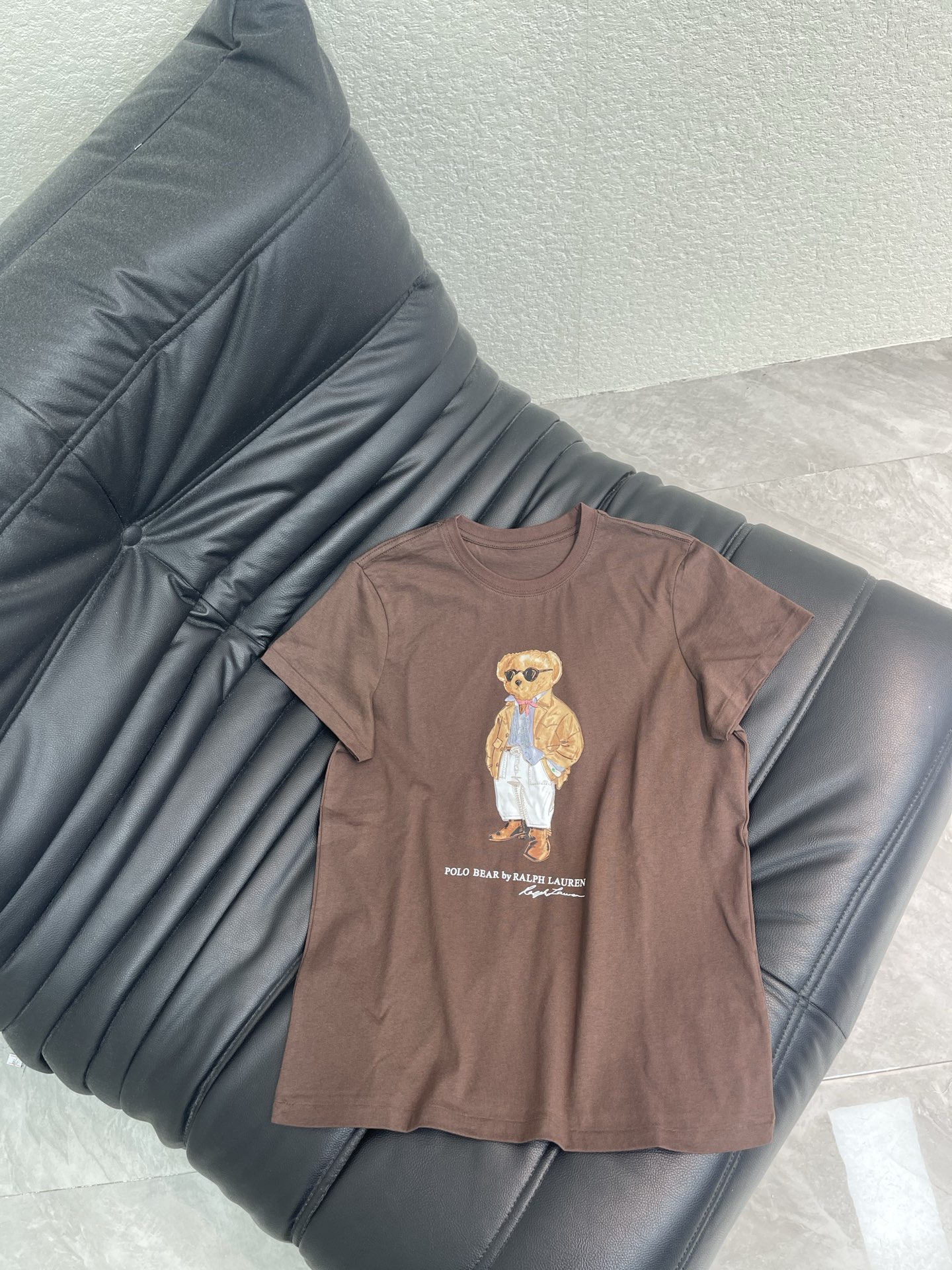 NO:795225,Ralph Laure* Ralph polo26 new spring and summer yellow suit super cute printed embroidered bear short-sleeved T-shirt. A must-have, the bear T will make you fashionable in an instant. The cartoon embroidered short-sleeved T-shirt is really super cute!  And its version is slightly loose, so it doesn’t matter your figure!  It is also very versatile~ It can be easily matched with jeans, shorts, and skirts. It is definitely a must-have item for fashionistas~ S-XL A,,loro piana,skirts,shorts,jeans,T-shirt,tees,t-shirt,business suit,19860909Ralph Laure* 拉夫polo26春夏新款黄色西装超可爱印花刺绣小熊短袖T恤.必备款,小熊T让你秒变时髦精,卡通刺绣短袖T恤衫真的超级可爱！而且它的版型是微微宽松版型,不挑身材！还特别百搭～不管是牛仔裤,短裤,裙装都可以轻松搭配,绝对是时髦精不可错过的单品哦～S-XL A,,loro piana,skirts,shorts,jeans,T-shirt,tees，t-shirt,business suit,,Women's clothing