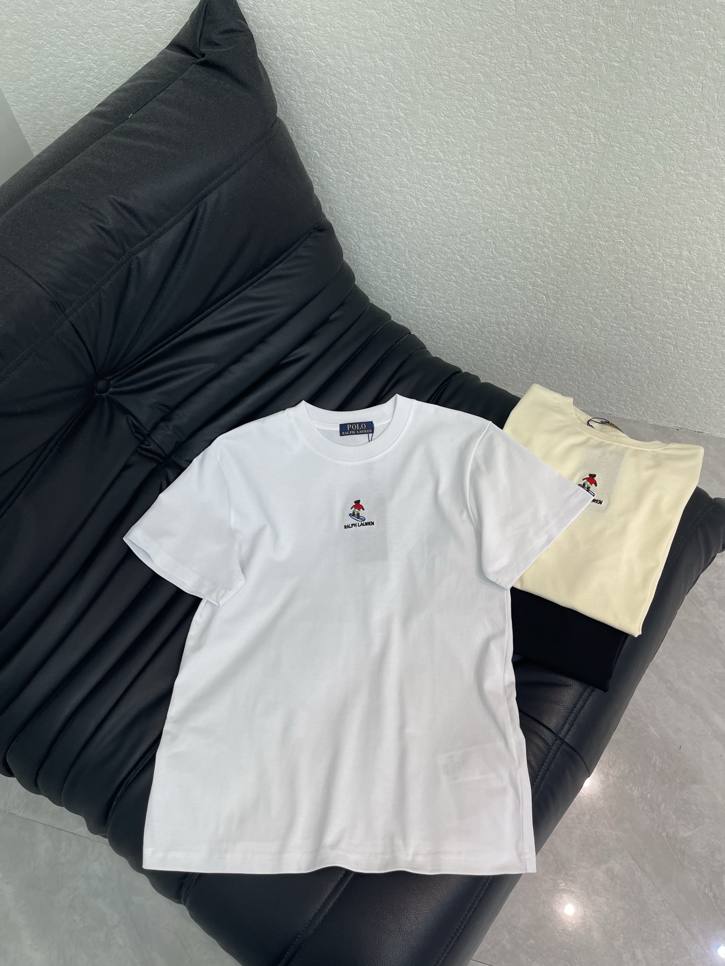 NO:798191,Ralph Laure*Raff 26 new spring and summer new polo embroidered bear letter short-sleeved T-shirt. Pure cotton fabric. High-density fashionable sports style. Every daily wear. Playful and age-reducing design elements full of vitality. High quality. Sizes SML, loro piana, T-shirt, tees, t-shirt,19860909Ralph Laure*拉夫26春夏新款polo重工刺绣小熊字母短袖T恤 纯棉面料 高密度时髦运动风 每个日常的穿搭 俏皮减龄充满元气的设计元素 高品质 尺码SML,,loro piana,T-shirt,tees，t-shirt,,Women's clothing