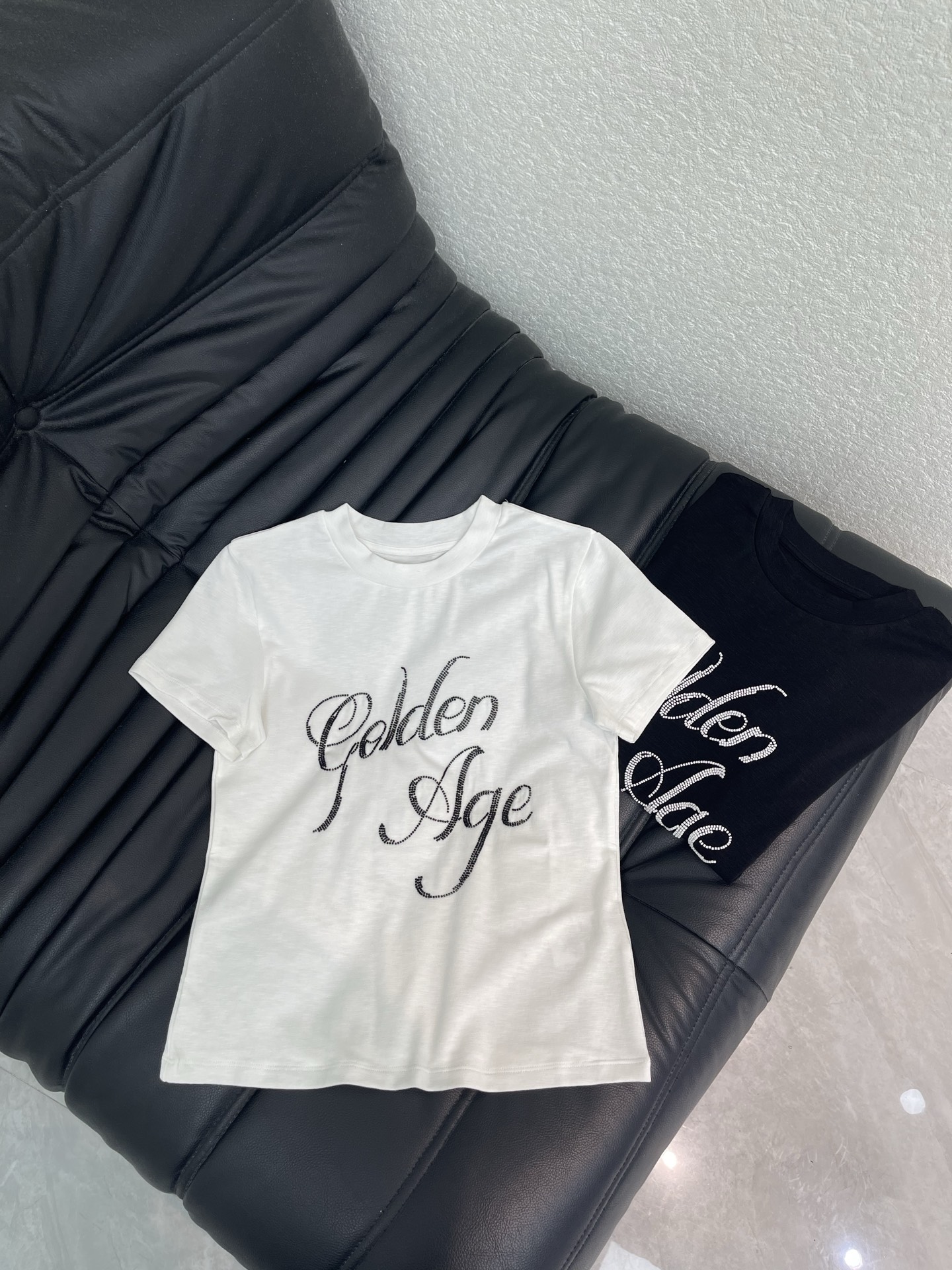 NO:838335,Niche design 26 spring and summer new round neck short-sleeved T-shirt with beaded letters. The front shoulder design modifies the shoulder line. The 'Golden Age' beaded letters on the front are super designed. Made of soft cotton fabric, it is comfortable and breathable to wear. It is OK to wear alone or layered in summer!  The beaded details make the overall look more refined. It looks great when paired with jeans, wide-leg pants or skirts. It can easily switch between casual or sweet and cool styles, and can be easily worn for daily outings and dates!  SML,,skirts,jeans,T-shirt,tees,t-shirt,19860909小众设计26春夏新款圆领钉珠字母短袖T恤,正肩设计修饰肩部线条,正面“Golden Age”串珠字母超有设计感柔软棉质面料,穿着舒适透气,夏天单穿或内搭都很OK！串珠细节让整体更精致,搭配牛仔裤、阔腿裤或半身裙都很出彩,轻松切换休闲or甜酷风,日常出街、约会都能轻松驾驭！SML,,skirts,jeans,T-shirt,tees，t-shirt,,Women's clothing
