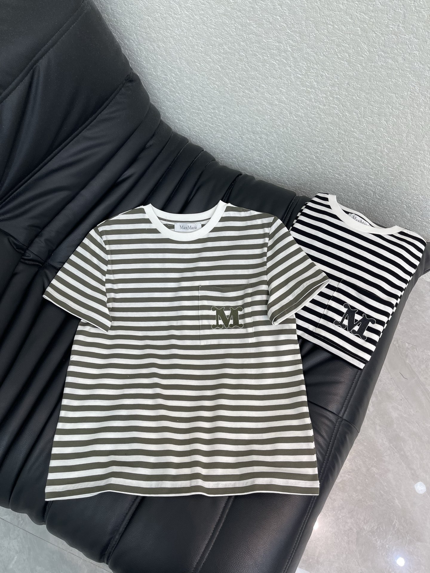 NO:837687,MaxMar*26 new spring and summer striped pocket letter embroidered short-sleeved T-shirt. Pure cotton fabric. High-density fashionable sports style. Every daily wear. Playful and age-reducing design elements full of vitality. High quality. Size SML, T-shirt, tees, t-shirt,19860909MaxMar*26春夏新款条纹口袋字母刺绣短袖T恤 纯棉面料 高密度时髦运动风 每个日常的穿搭 俏皮减龄充满元气的设计元素 高品质 尺码SML,,T-shirt,tees，t-shirt,,Women's clothing