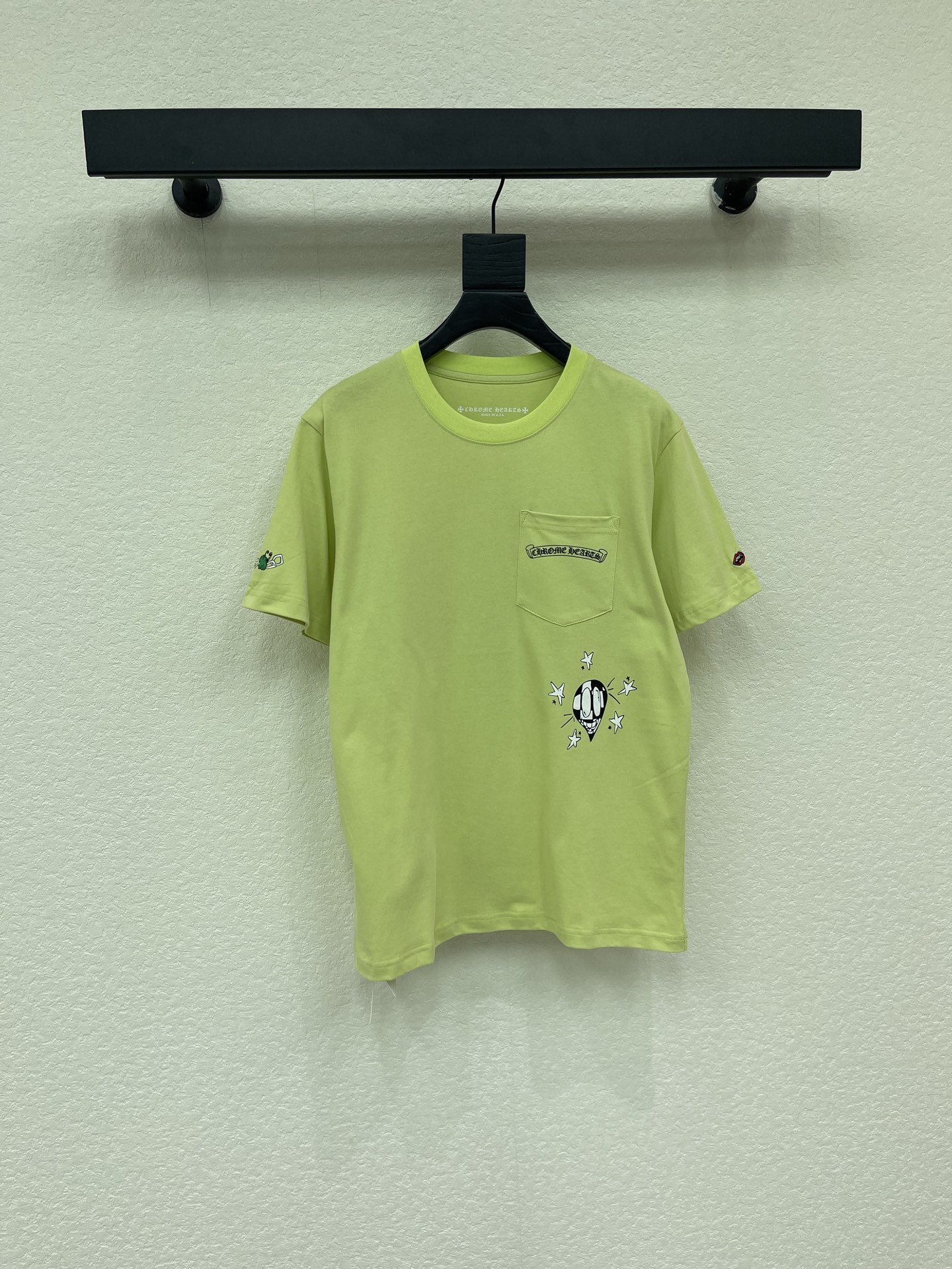 NO:871941,Chrome Heart* Chrome Heart's new round neck short-sleeved T-shirt, with football Sanskrit print on the chest pocket and back, loose fit, easy for both men and women to control, sweet and cool style, great for daily wear or trendy outings, easy to create a personalized look. Same style for men and women!  S-XL,,chrome hearts,chrome hearts,T-shirt,tees,t-shirt,19860909Chrome Heart*克罗心新款圆领短袖T恤,胸前口袋后背足球梵文印花,宽松版型,男女都能轻松驾驭,甜酷风格,日常穿搭或潮流出街都很出彩,轻松打造个性造型.男女同款！S-XL,,chrome hearts,chrome hearts,T-shirt,tees，t-shirt,,Women's clothing