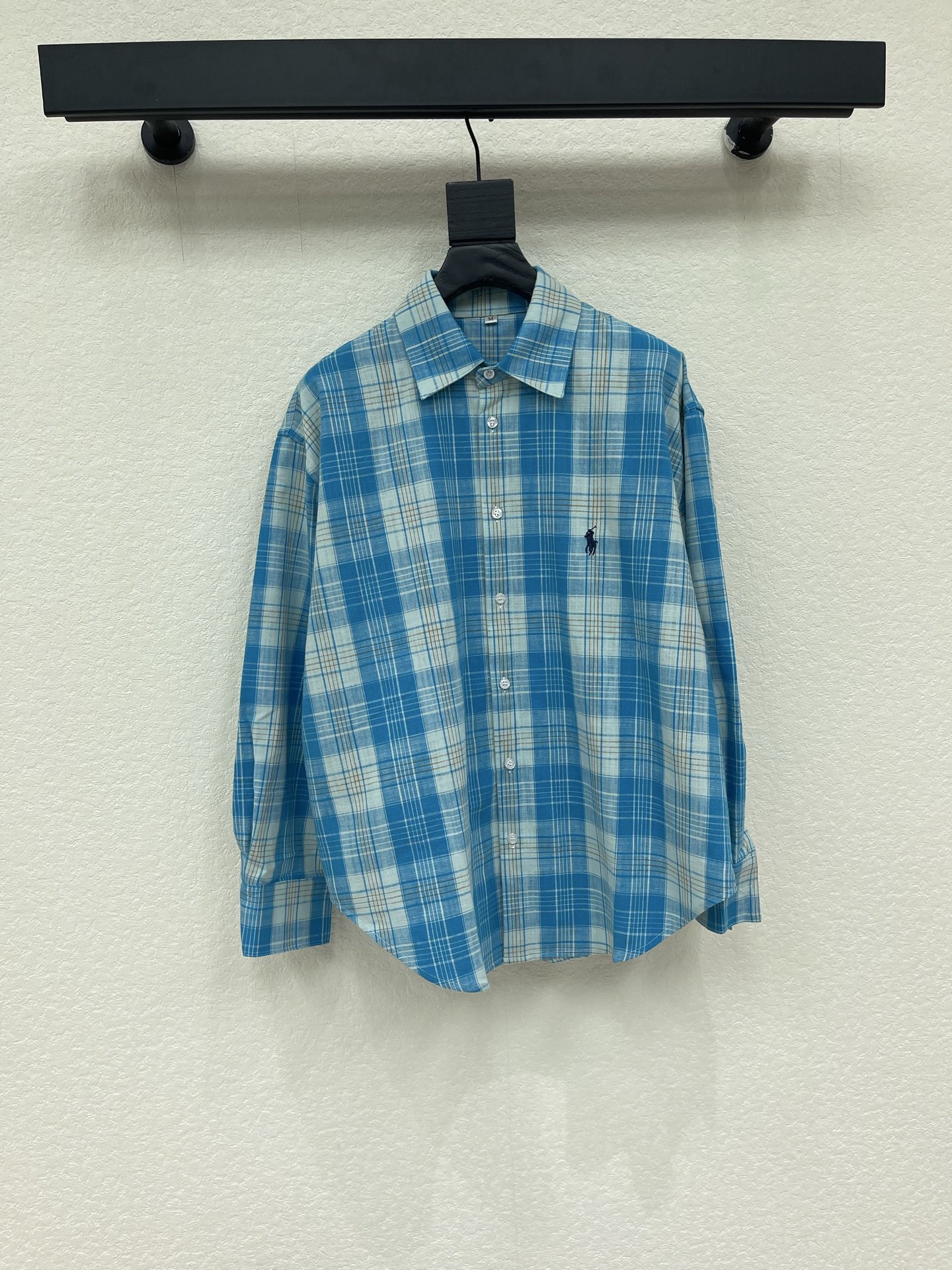 NO:875877,Ralph Laure* Raff polo26 new plaid long-sleeved shirt with plaid contrasting colors is fresh and retro, perfect for spring and summer!  The pony logo is embroidered on the left chest. The brand-feeling cotton fabric is breathable and comfortable, and can be easily used for daily leisure or outdoor use. Classic lapel + single-breasted design, loose fit, can be worn alone or layered with jackets, and it is easy to create a casual style~SML,, loro piana, jackets & coats, shirts,19860909Ralph Laure*拉夫polo26新款格子长袖衬衫格纹撞色清新又复古,春夏穿超合适！左胸小马刺绣logo,品牌感满满棉质面料,透气舒适,日常休闲或户外都能轻松驾驭.经典翻领+单排扣设计,宽松版型,单穿or叠搭外套都很OK,轻松打造随性风格~SML,,loro piana,jackets & coats,shirts,,Women's clothing