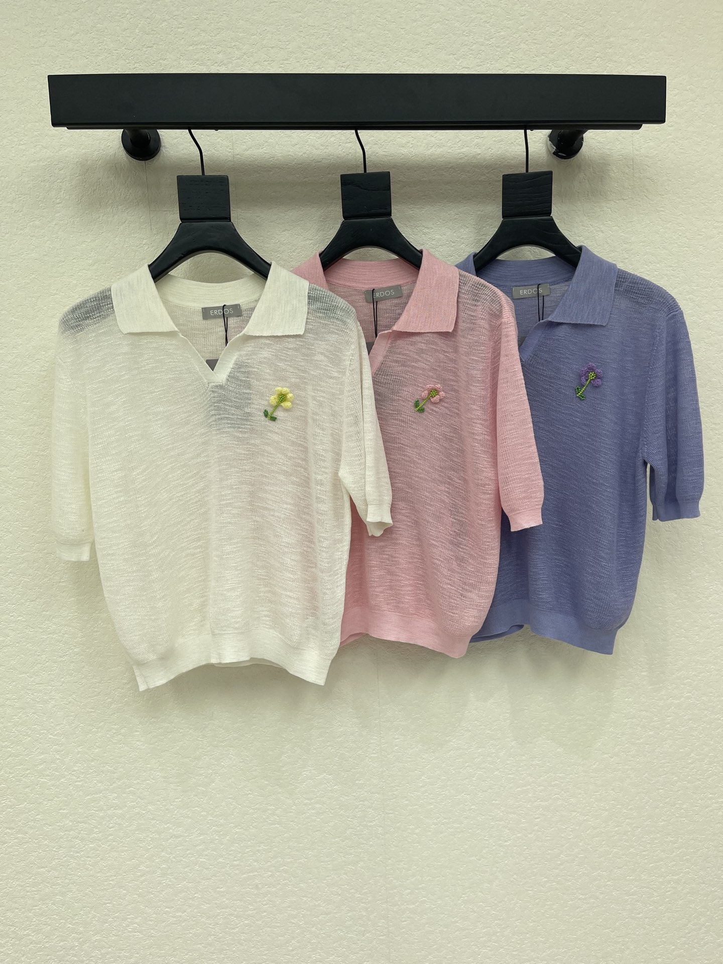 NO:877108,ERDOS*26 new spring and summer flower POLO sweater short-sleeved, made of Tencel fabric, light and breathable, super comfortable to wear in summer!  Small lapel + flower embroidery on the chest, full of details, gentle and age-reducing, three-quarter sleeves modify the arms, can be worn for commuting, traveling, and daily life. It is versatile with jeans or skirts. It is easy to switch between Japanese refreshing or French gentle style~SML,,skirts,jeans,T-shirt,19860909ERDOS*26春夏新款花朵POLO针织衫短袖,采用天丝面料,轻盈透气,夏天穿超舒服！小翻领+胸口花朵刺绣,细节满分,温柔又减龄五分袖修饰手臂,通勤、出游、日常都能穿,搭牛仔裤或半裙都很百搭,轻松切换日系清爽or法式温柔风～SML,,skirts,jeans,T-shirt,,Women's clothing