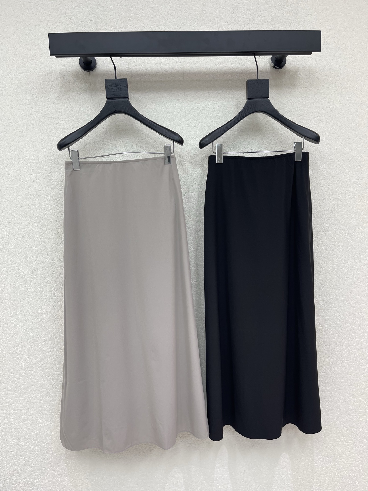 NO:878446,Niche*26 new product classic elastic band minimalist style skirt. The ultimate old money style outfit. The latest series of items. Highly recommended. The small A version design brings visual impact to the overall shape. Comfortable and breathable. Suitable for various occasions. Sexy and high-end SML,,skirts,19860909小众*26新品经典松紧带极简风半裙 老钱风极致穿搭 最新系列单品 强烈推荐 小A版设计给整体造型带来视觉冲击 舒适透气 适合多种场合穿搭 性感高级 SML,,skirts,,Women's clothing