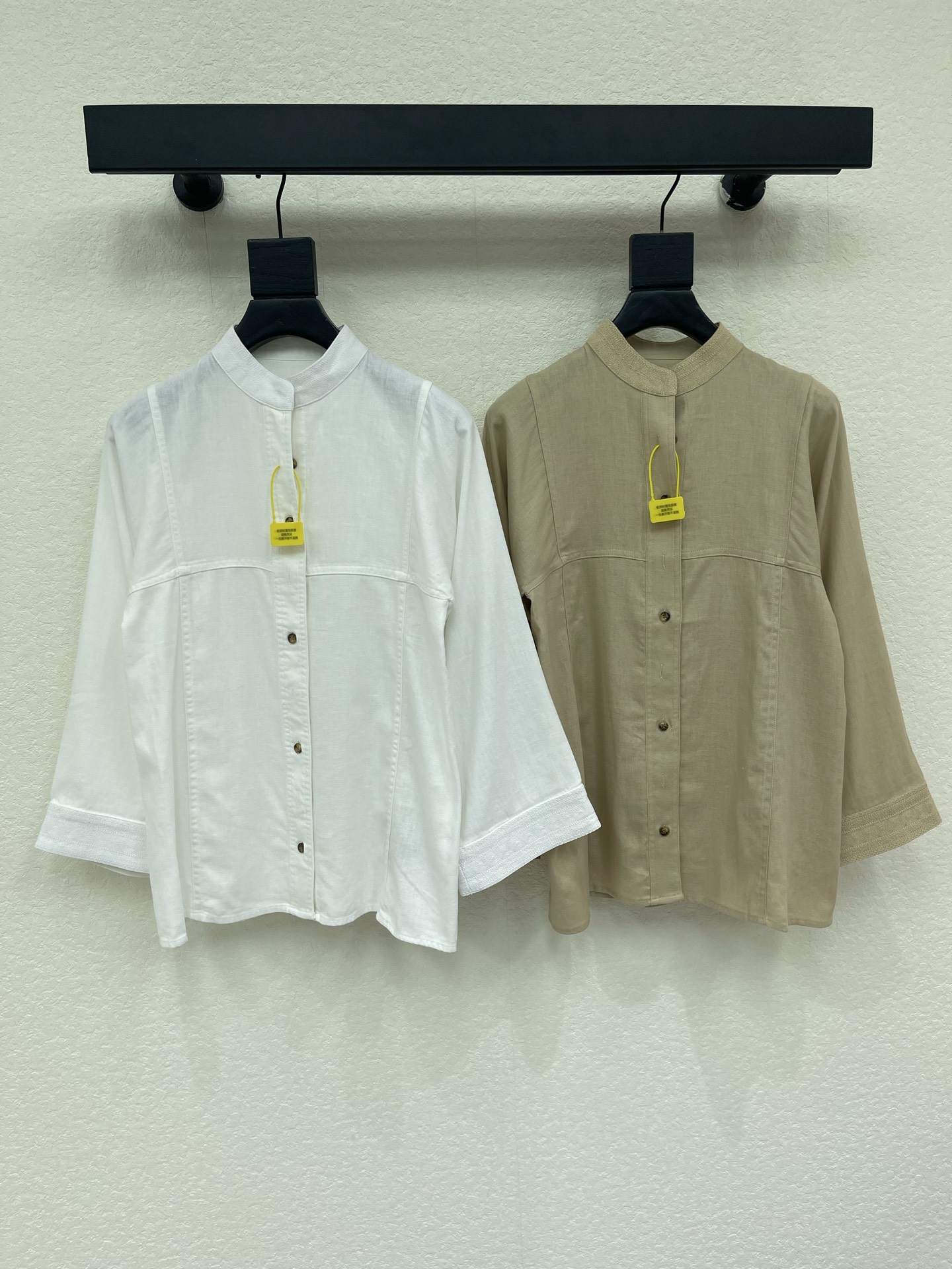 NO:893007,LP 2026 new solid color linen shirt. Classic version, high-end and delicate texture. Minimalist regular tailoring. Fashionable personality. Shows pure desire. Classic and versatile colors. Western style. White, coffee color. SML,,loro piana,shirts,19860909LP 2026新品纯色麻料衬衫 经典版型,高级肌理细腻 极简主义常规剪裁 个性时髦 彰显纯欲调性 经典百搭色系 洋气 白色 咖色 SML,,loro piana,shirts,,Women's clothing