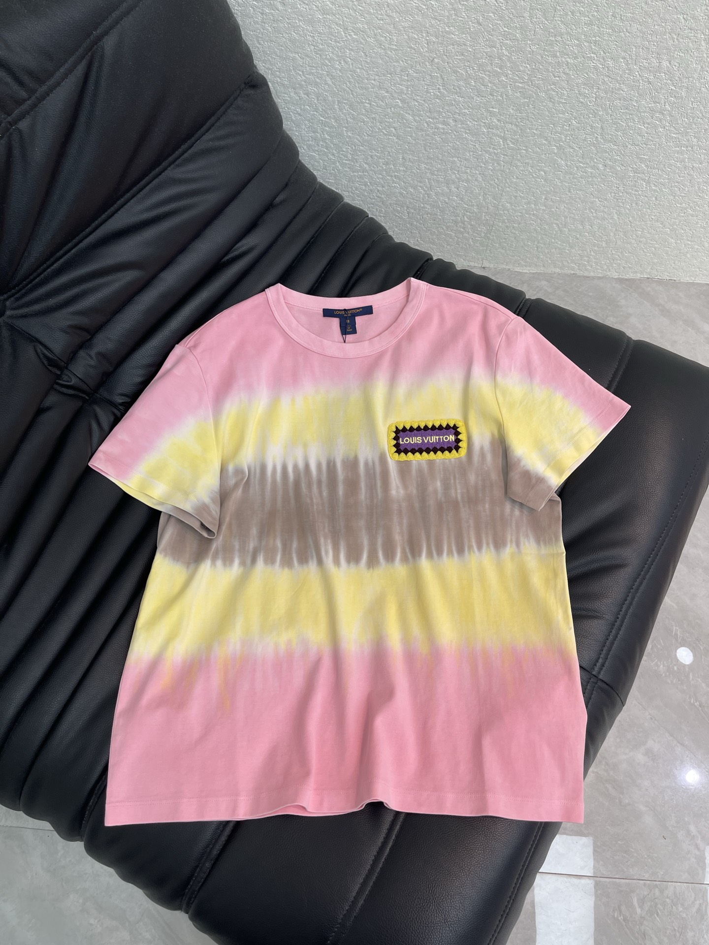 NO:893055,Original high-end quality 26 spring and summer series LOU* new color round neck short-sleeved T-shirt with letter logo embellishment SML,, T-shirt, tees, t-shirt,19860909原单高端品质 26年春夏系列 LOU*新款彩色圆领短袖T恤 字母标点缀 SML,,T-shirt,tees，t-shirt,,Women's clothing