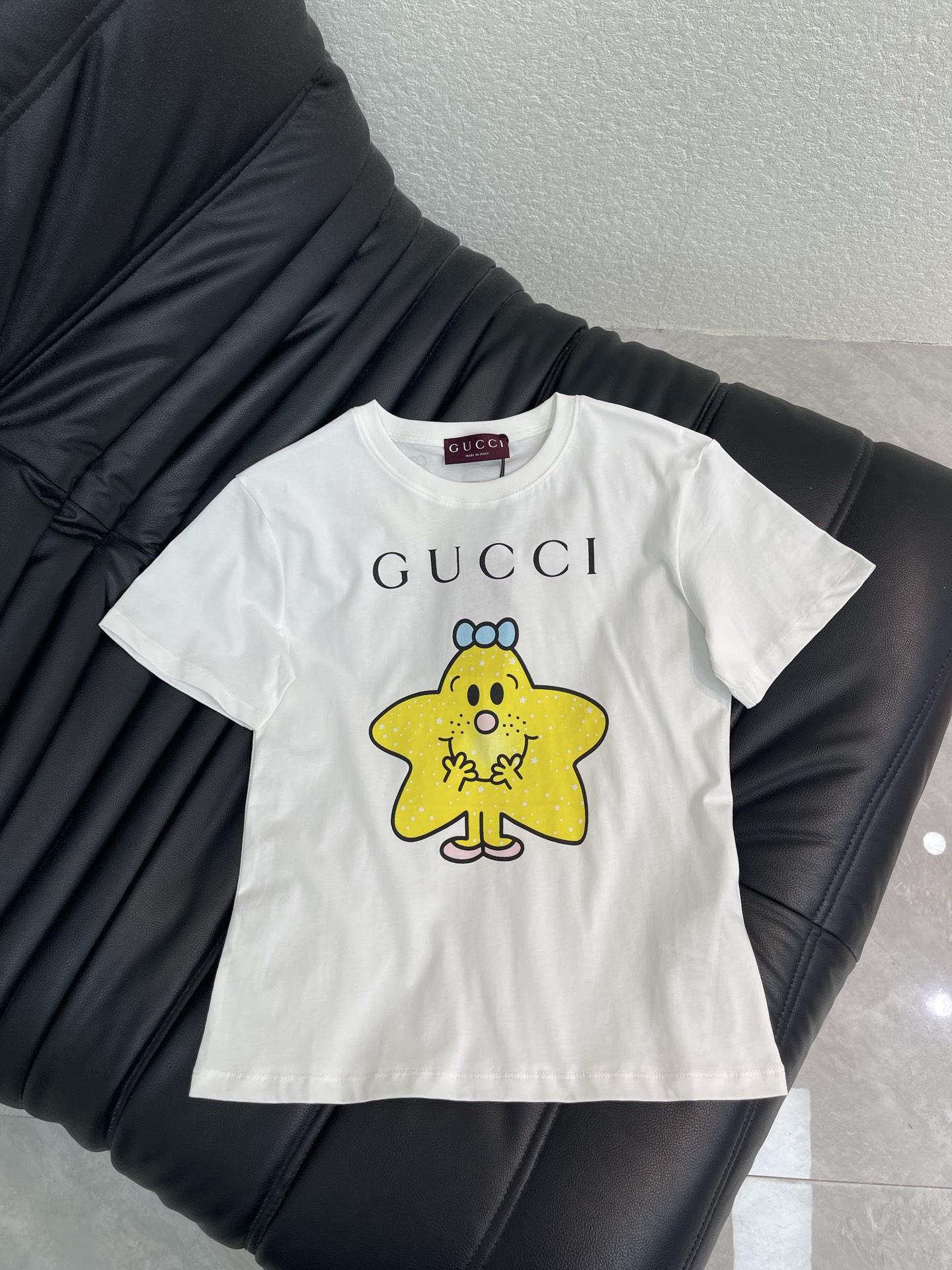 NO:893042,Original quality 26 spring and summer series Guc* new five-pointed star cartoon pattern letter printing short-sleeved round neck T-shirt SML,, gucci, T-shirt, tees, t-shirt,19860909原单品质 26年春夏系列 Guc*新款五角星卡通图案字母印花短袖圆领T恤 SML,,gucci,T-shirt,tees，t-shirt,,Women's clothing