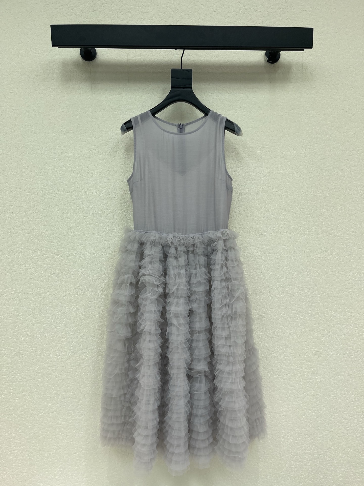 NO:932078,Design 26 new ballet vest cake skirt sleeveless dress, mesh splicing sleeveless round neck design, light purple is super dreamy!  The hem of the skirt is layered, fluffy and light, and you walk with a fairy spirit. The two-piece structure, vest + cake skirt, is flexible to match, suitable for birthdays, dates, vacations and other romantic occasions. The mesh material is breathable and comfortable, very suitable for summer, and can easily create a sweet or princess style look SML,,skirts,19860909设计26新款芭蕾背心蛋糕裙无袖连衣裙,网纱拼接无袖圆领设计,浅紫色超梦幻！裙摆层层叠叠,蓬松轻盈,走路自带仙气.两件套结构,背心+蛋糕裙,搭配灵活,适合生日、约会、度假等浪漫场合.网纱材质透气舒适,夏天穿超合适,还能轻松打造甜美或公主风造型 SML,,skirts,,Women's clothing