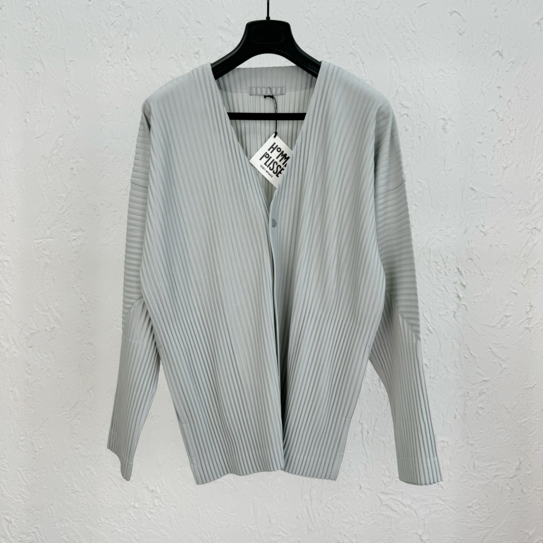 NO:822807,Issey M1yake Issey Miyake pleated V-neck jacket size 1-4, men's clothing, isseymiyake, jackets & coats,19860909Issey M1yake 三宅一生褶皱V领外套 尺码1-4,男装,isseymiyake,jackets & coats,,Women's clothing