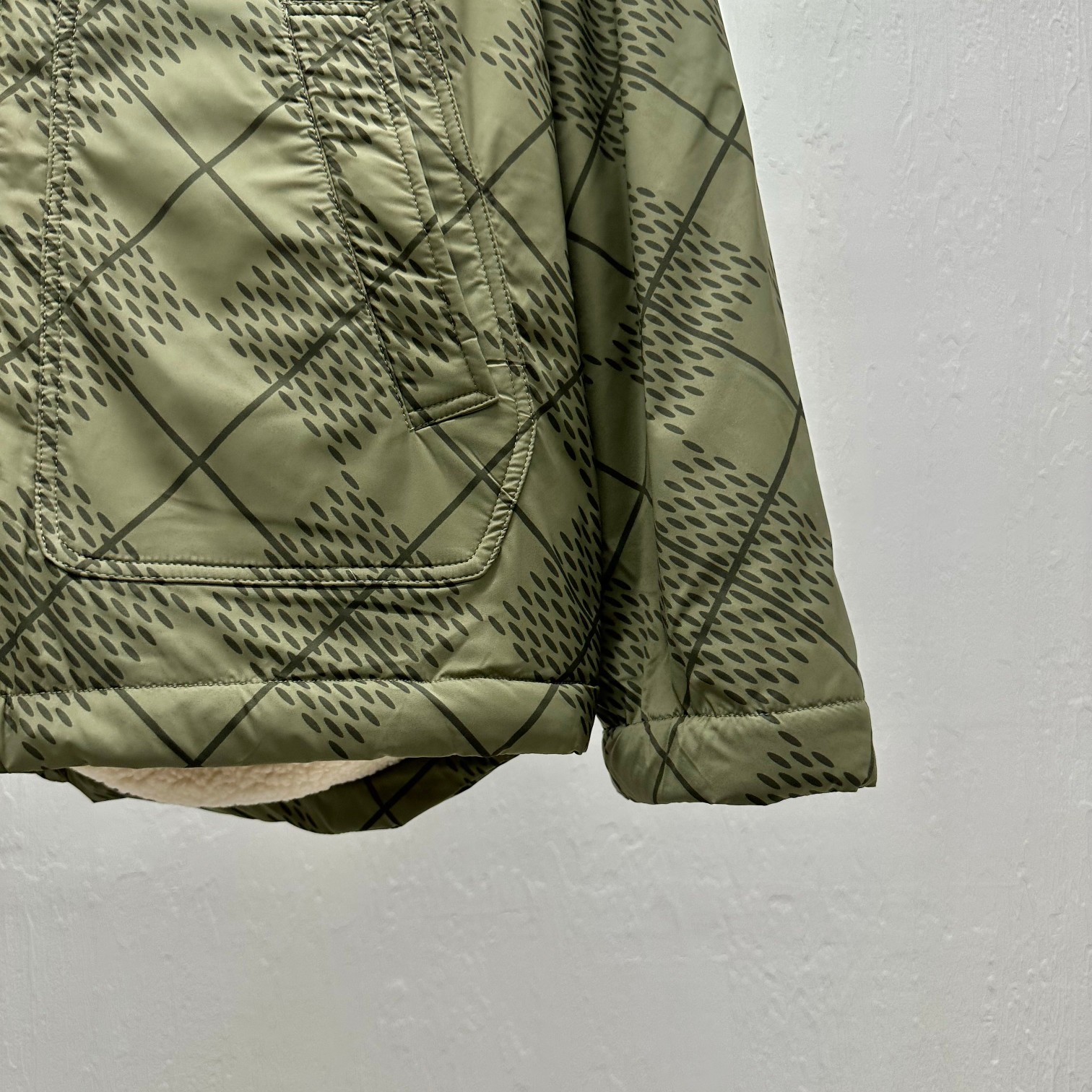 Louis Vuitton Reversible Teddy Wool Jacket/Coat - Stylish & Versatile 4 a1734256154889 6812