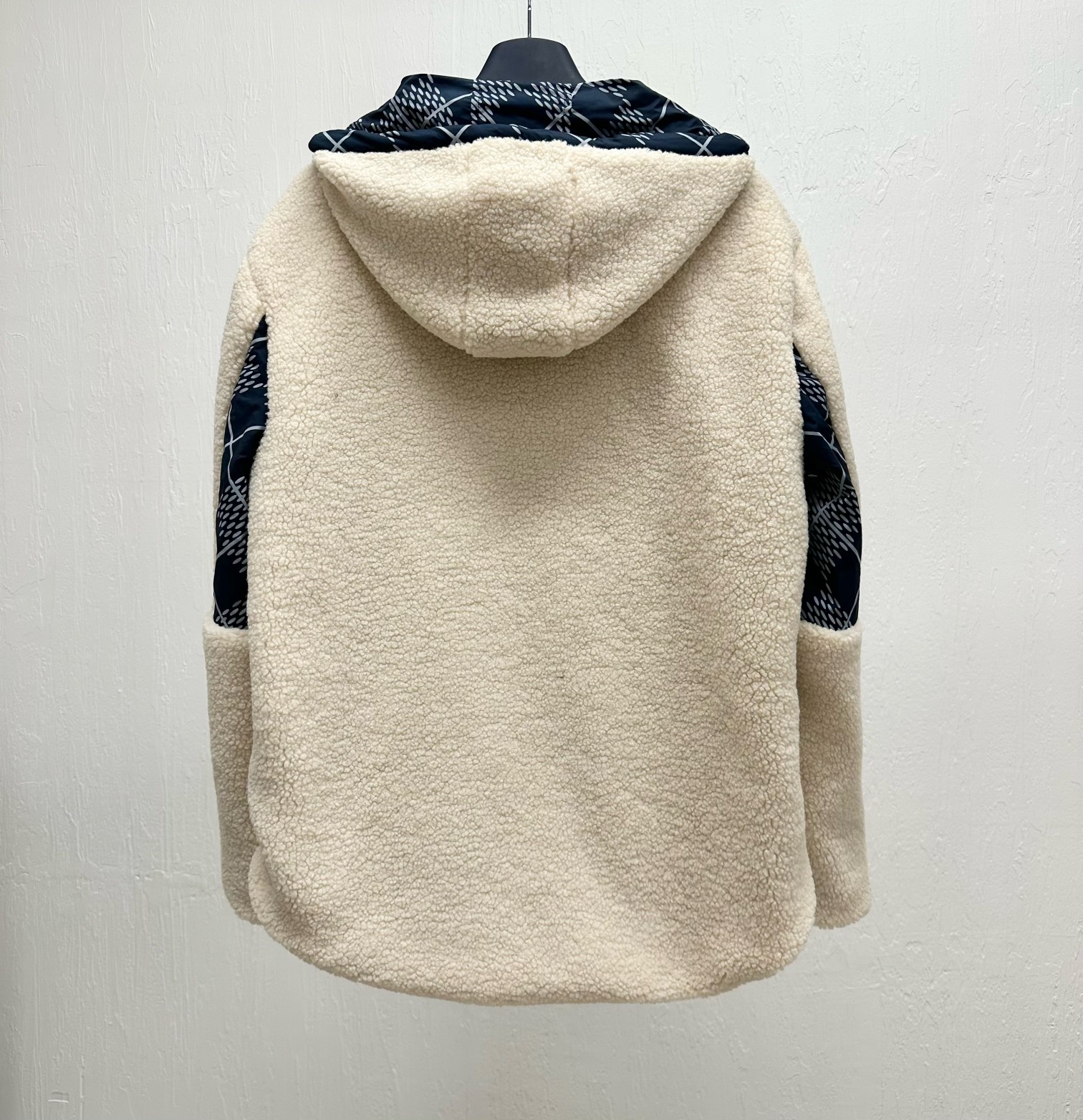 Louis Vuitton Reversible Teddy Wool Jacket - Cozy and Stylish Outerwear 6 a1734256246228 1083