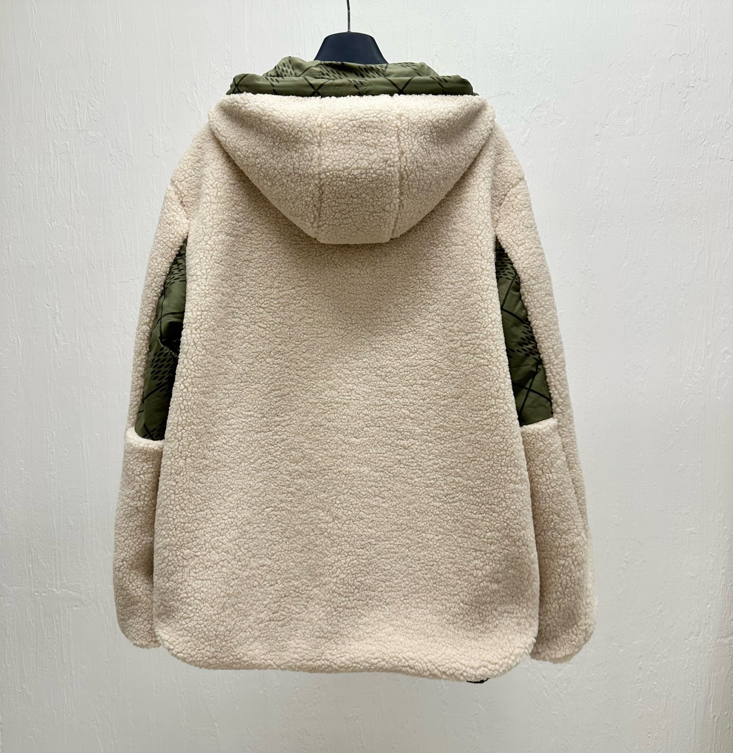 Louis Vuitton Reversible Teddy Wool Jacket - Cozy and Stylish Outerwear 5 a1734256246361 4460