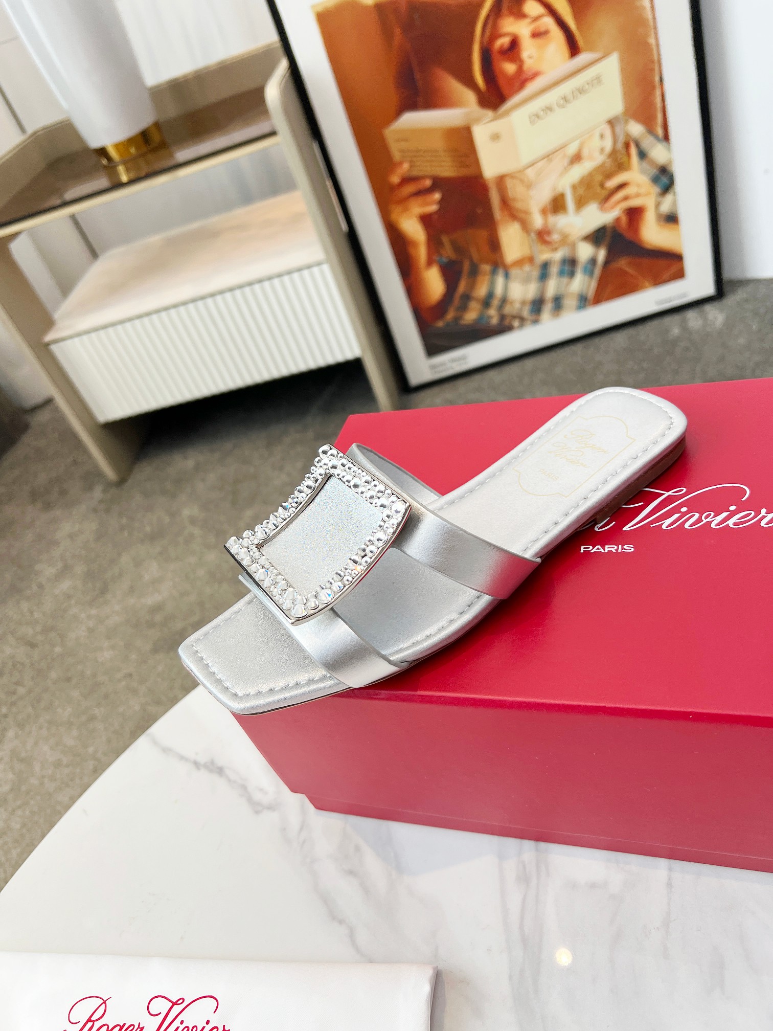 NO:236431,R V sandals, hardware buckle, diamond buckle, the latest series of sandals in spring and summer, imported cowhide upper, original mold button, color beige, brown, silver, black, inner footbed beef pattern leather, genuine leather outsole Size 35-39 (34.40 custom made) Heel high flat/mid-heel, slippers, sandals, slippers, cowhide, Leather soles19860909R＋V凉鞋  五金扣 钻扣 年春夏最新系列凉鞋, 鞋面进口牛皮,原版开模扣子, 颜色米白,棕色,银色,黑色 内里垫脚牛纹皮, 真皮大底 码数35-39（34.40定做） 跟高平底/中跟,拖鞋,sandals,slippers,cowhide,Leather soles,Women's Shoes