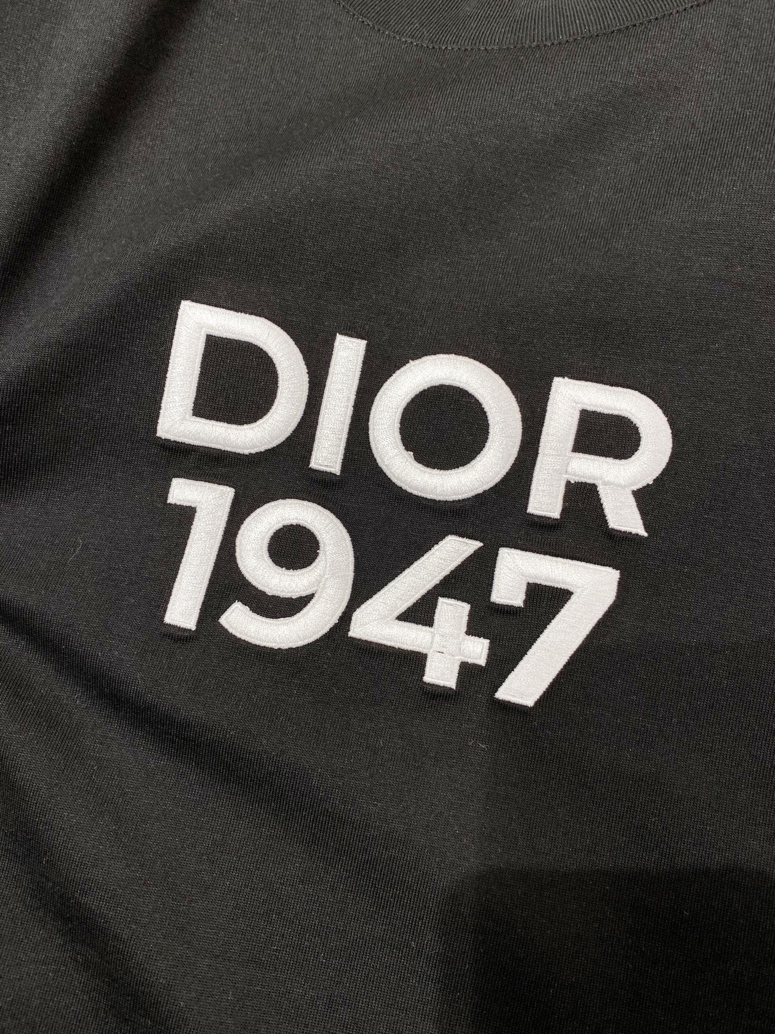   Dio*🆕 2025ss春夏新款棉质圆领短袖T恤 胸前重工刺绣 顶级丝光棉面料定制 标准版型
黑 白