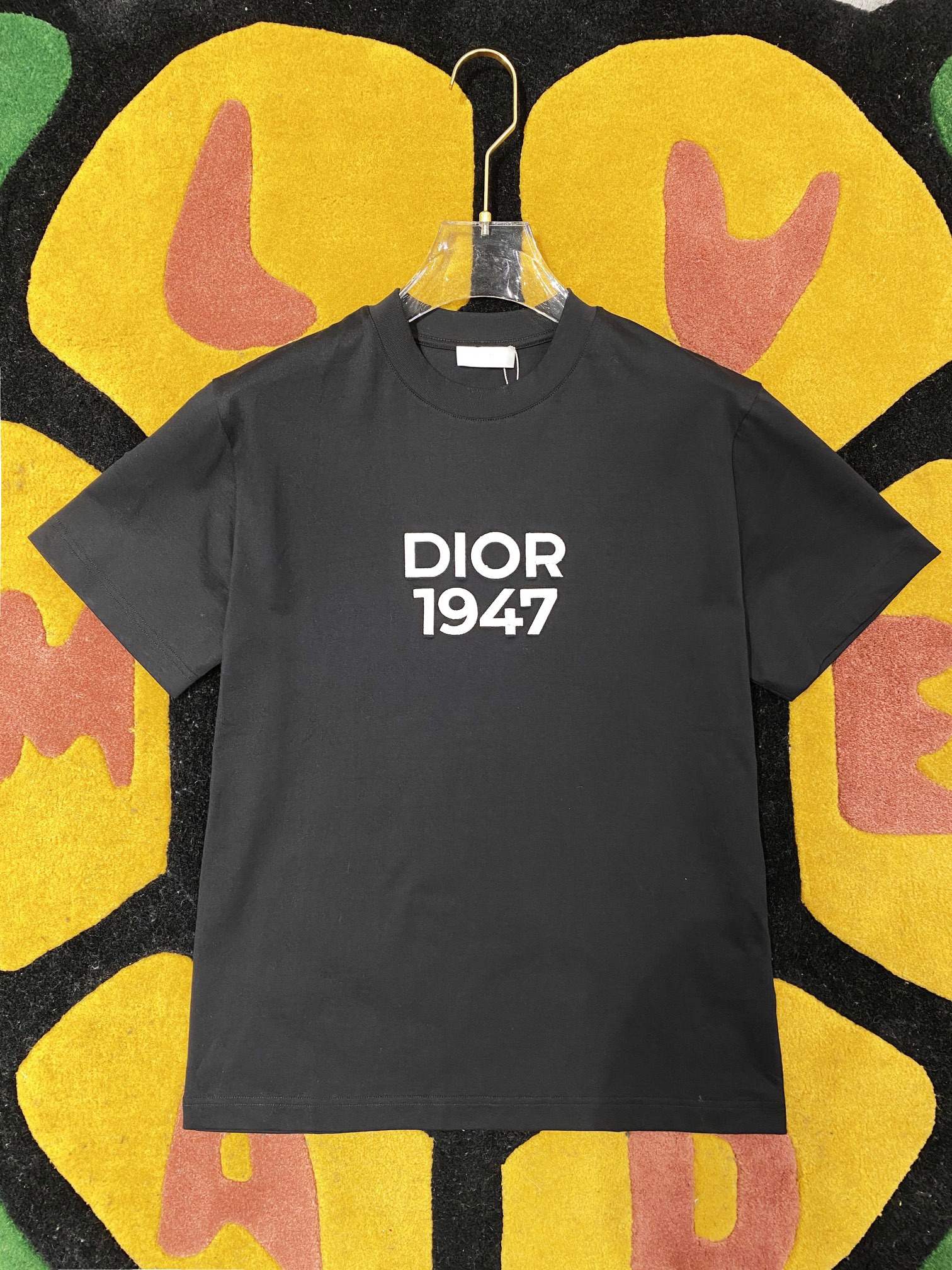   Dio*🆕 2025ss春夏新款棉质圆领短袖T恤 胸前重工刺绣 顶级丝光棉面料定制 标准版型
黑 白