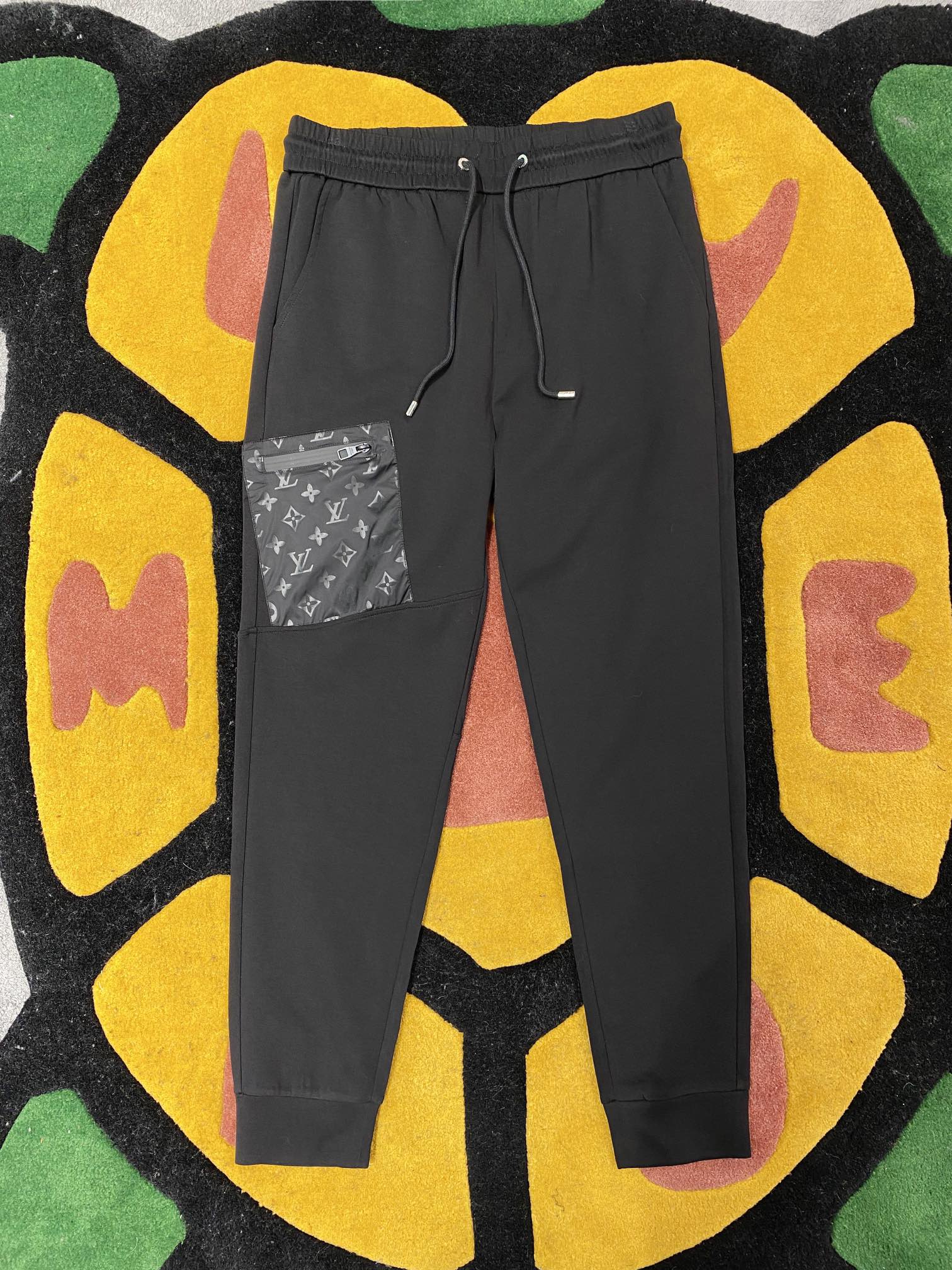 NO:117031,1v 2025ss Spring and Summer New casual pants Pocket printed logo Perfect hardware   top-grade fabric customization Comfortable upper body Size M-XXXL,,alexander wang198609091v 2025ss春夏新款休闲裤 口袋印花标识 完美五金 顶级面料定制 上身舒适 码数M-XXXL,,alexander wang,Men's clothing
