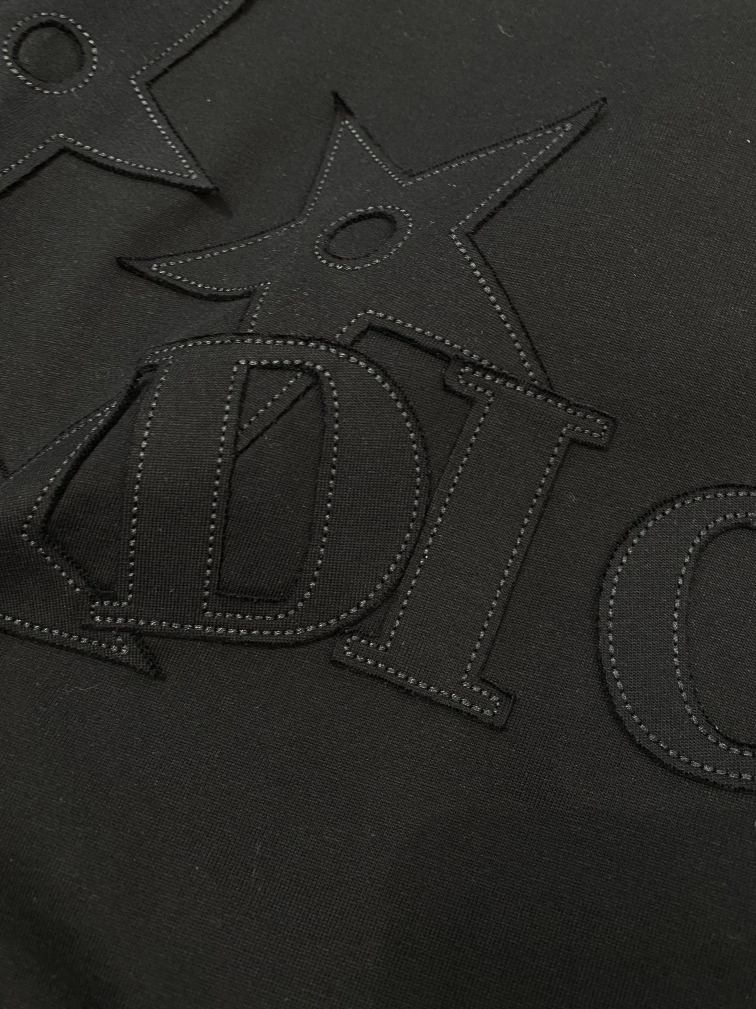   Dio*🆕 2025ss春夏新款棉质圆领短袖T恤 胸前logo标识 顶级丝光棉面料定制 标准版型
黑