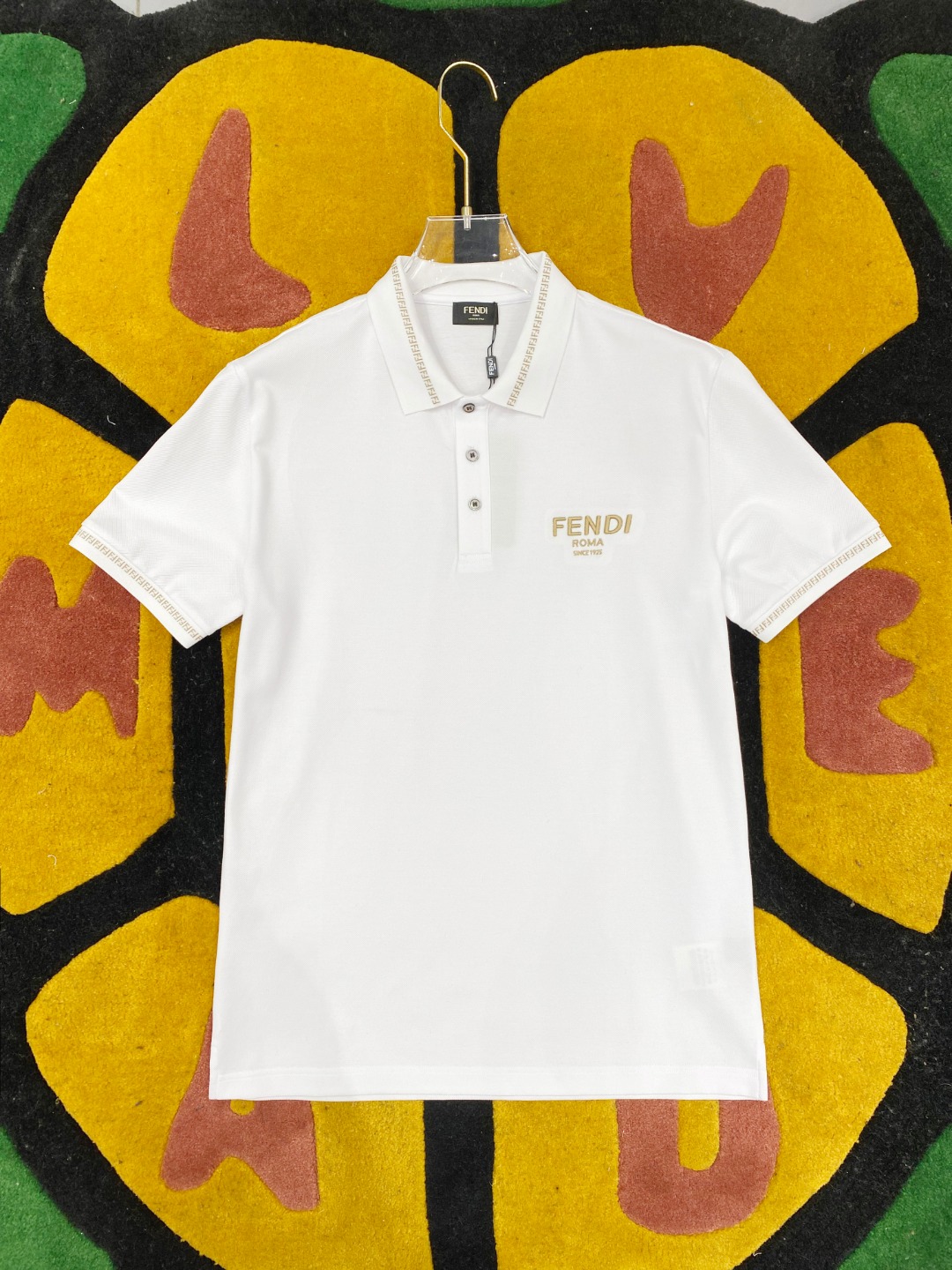 NO:125975,Fend* 2025ss Spring and Summer New Mercerized Beaded Lapel Polo Heavy Industry Embroidery Logo on the chest Comfortable and Soft Upper Body Standard Style Black and White Number of Codes M L XL XXL XXL XXL,,fendi,alexander wang19860909Fend* 2025ss春夏新款丝光珠地翻领Polo 胸前重工刺绣标识 上身舒适轻柔 标准版型 黑白两色 码数M L XL XXL XXL,,fendi,alexander wang,Men's clothing