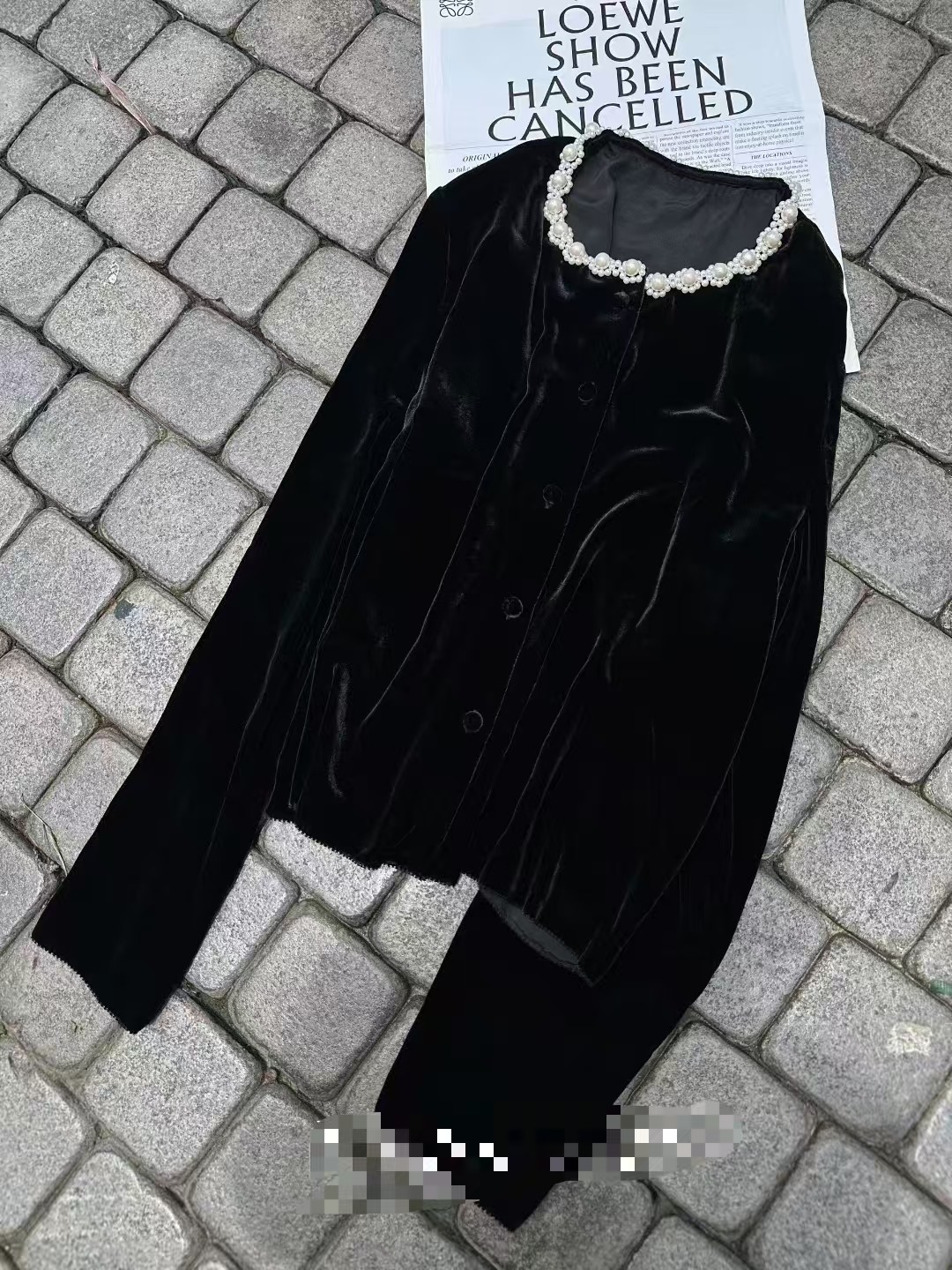 Elegant Black Velvet Top with Pearl Embellished Collar - Autumn 2025 5 a1755679216118 4822