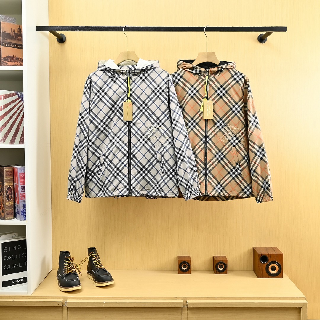 Burberry Classic Check Lightweight Hooded Jacket Unisex