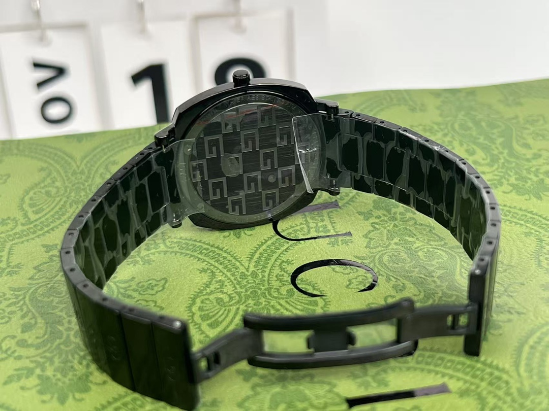 批:650 原盒:30 原装机芯！original Gucci,古驰 新款 Grip系列腕表，最新米兰时装周新宠，整表配件原厂出，原装异形蓝宝石玻璃！颠覆传统，设计理念独特，尺寸:38mm表径，全新全套出。