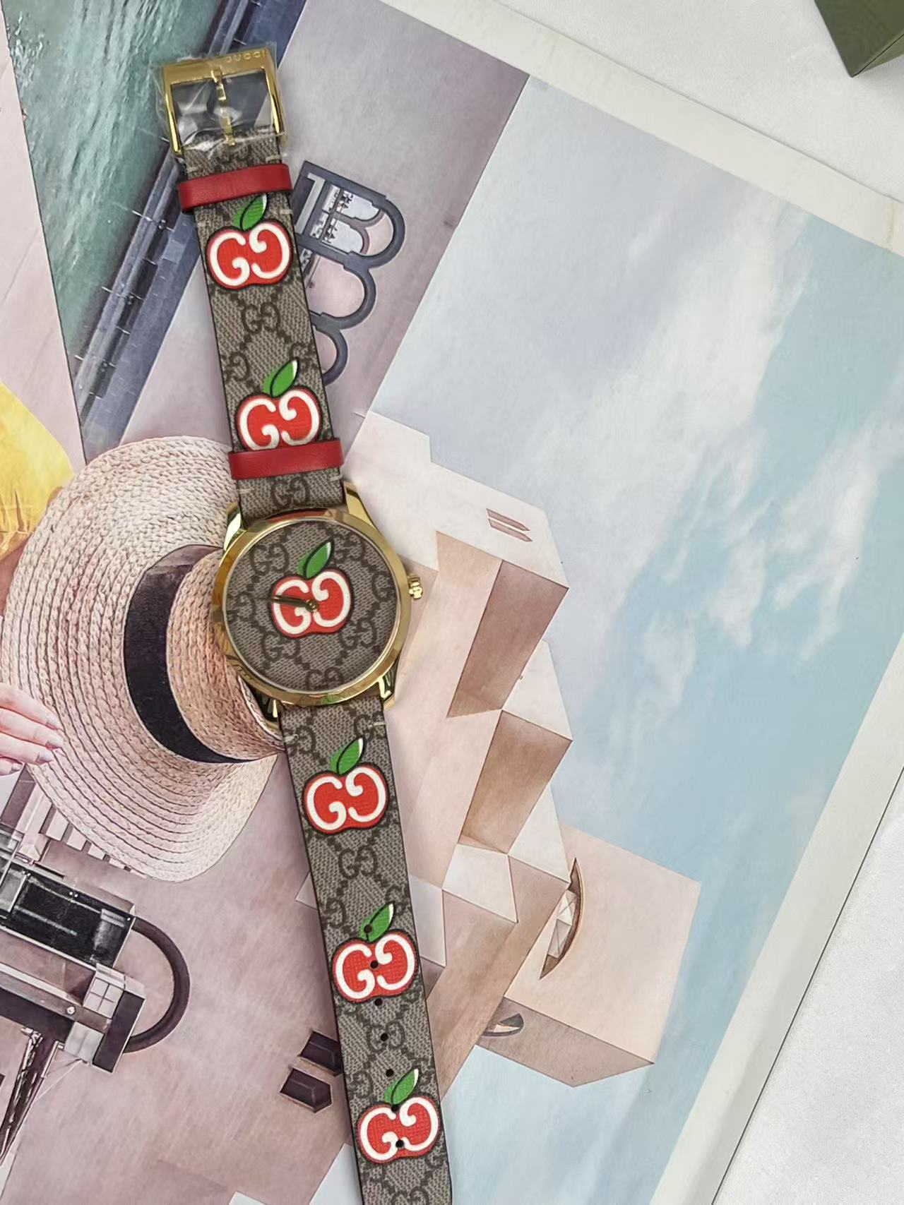 批:400 原盒:30 古驰 新款，石英中性腕表，表径38mm，蓝宝石水晶玻璃，不绣钢表壳镀黄金色，帆布皮革表盘，防水50m，现货