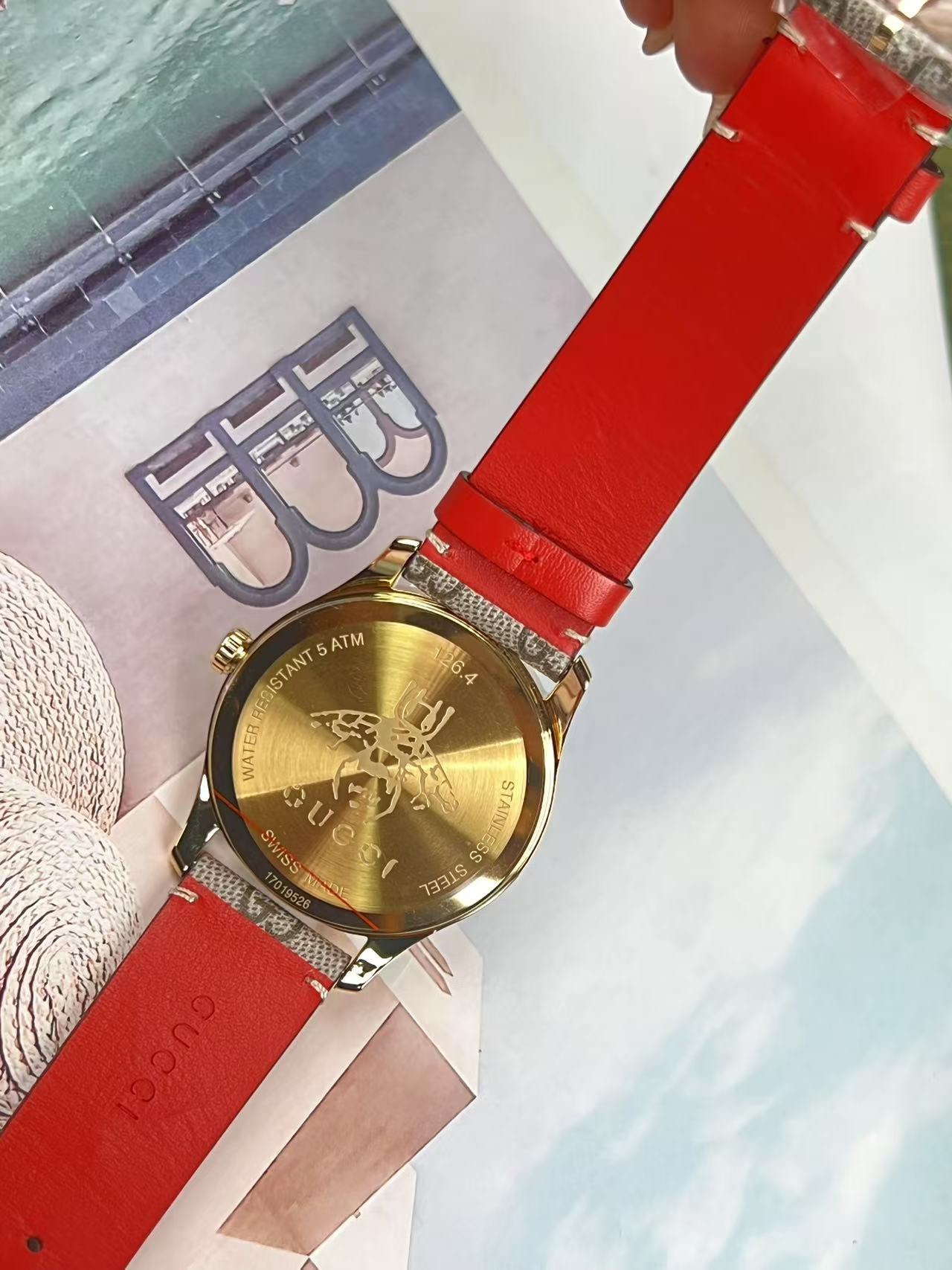 批:400 原盒:30 古驰 新款，石英中性腕表，表径38mm，蓝宝石水晶玻璃，不绣钢表壳镀黄金色，帆布皮革表盘，防水50m，现货