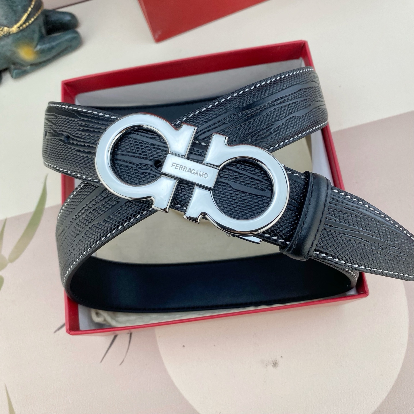 菲拉格慕💕 特种皮腰带系列 ，原厂五金精品不锈钢扣，手感柔软舒适 宽3.5CM。