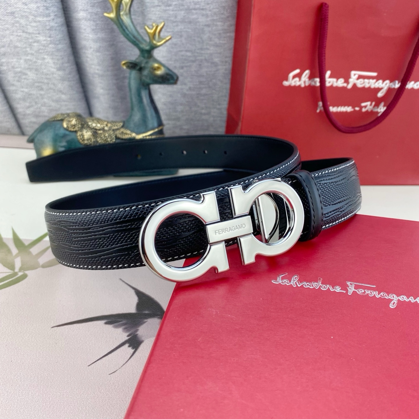 菲拉格慕💕 特种皮腰带系列 ，原厂五金精品不锈钢扣，手感柔软舒适 宽3.5CM。