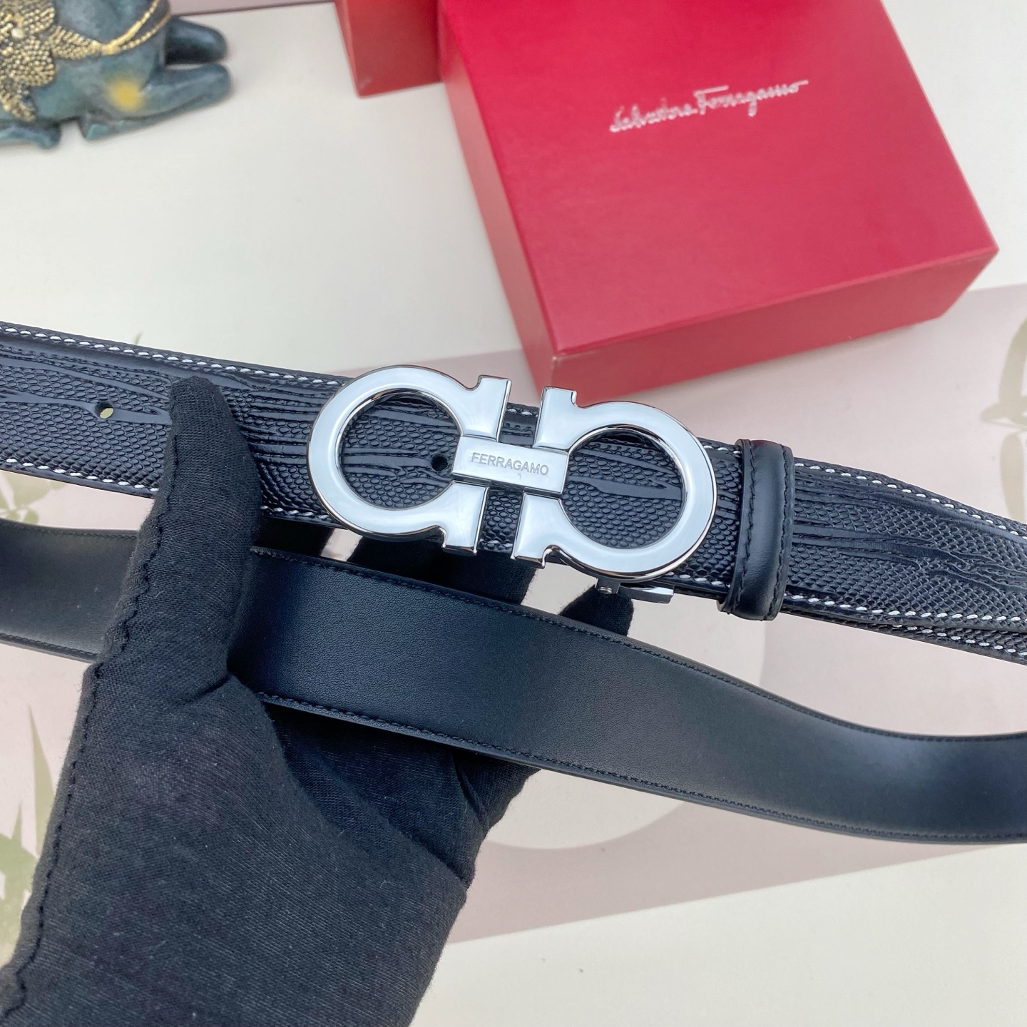 菲拉格慕💕 特种皮腰带系列 ，原厂五金精品不锈钢扣，手感柔软舒适 宽3.5CM。