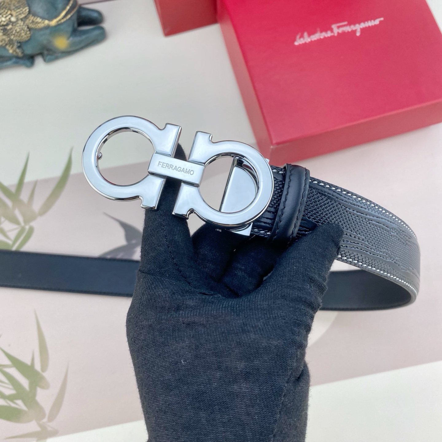 菲拉格慕💕 特种皮腰带系列 ，原厂五金精品不锈钢扣，手感柔软舒适 宽3.5CM。