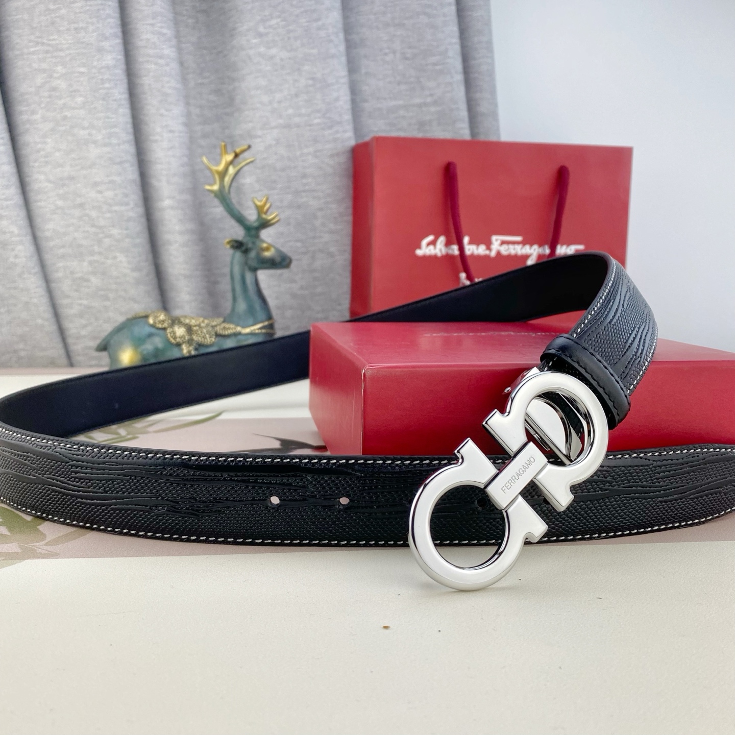 菲拉格慕💕 特种皮腰带系列 ，原厂五金精品不锈钢扣，手感柔软舒适 宽3.5CM。