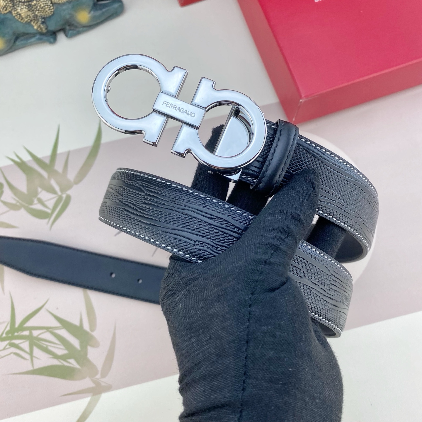 菲拉格慕💕 特种皮腰带系列 ，原厂五金精品不锈钢扣，手感柔软舒适 宽3.5CM。