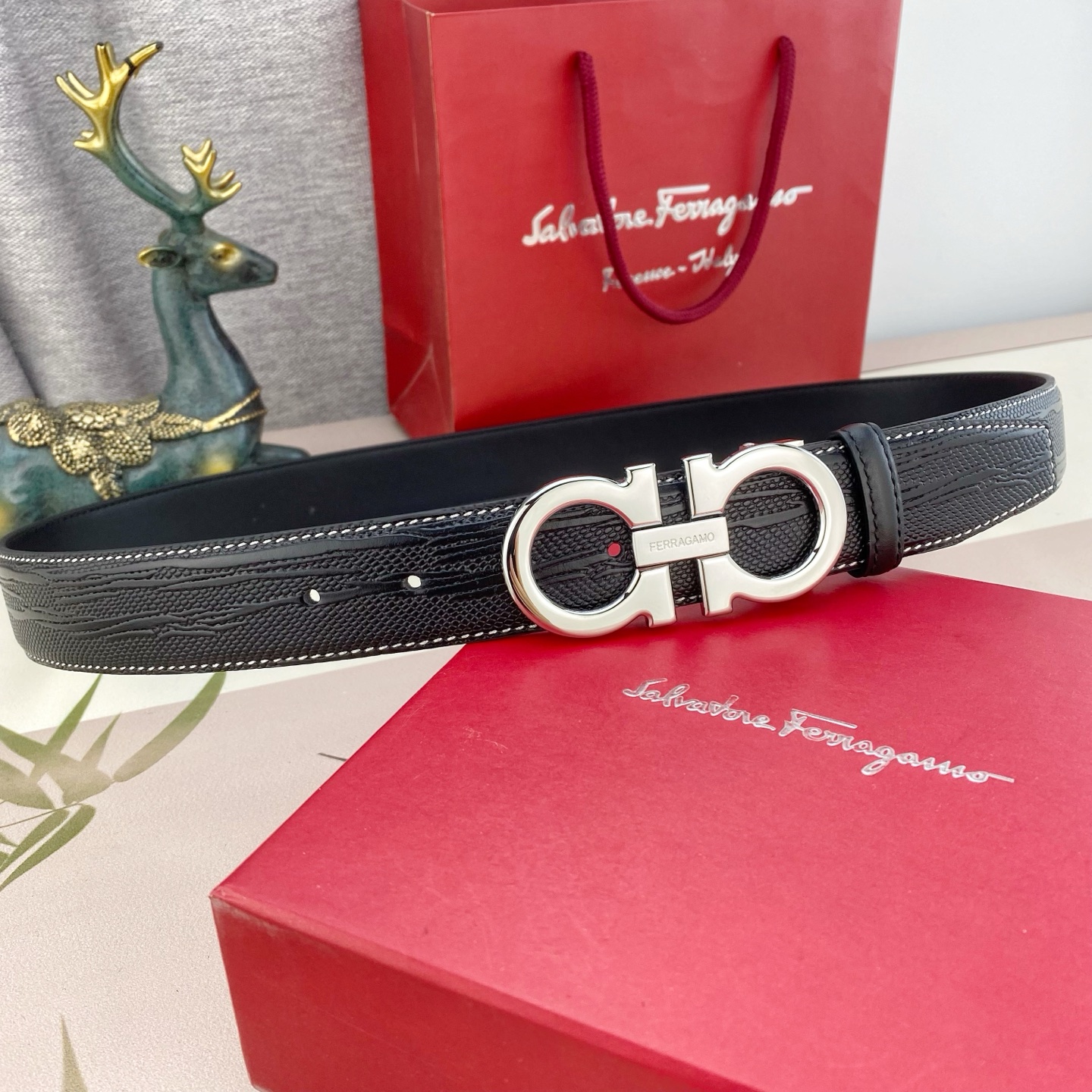 菲拉格慕💕 特种皮腰带系列 ，原厂五金精品不锈钢扣，手感柔软舒适 宽3.5CM。