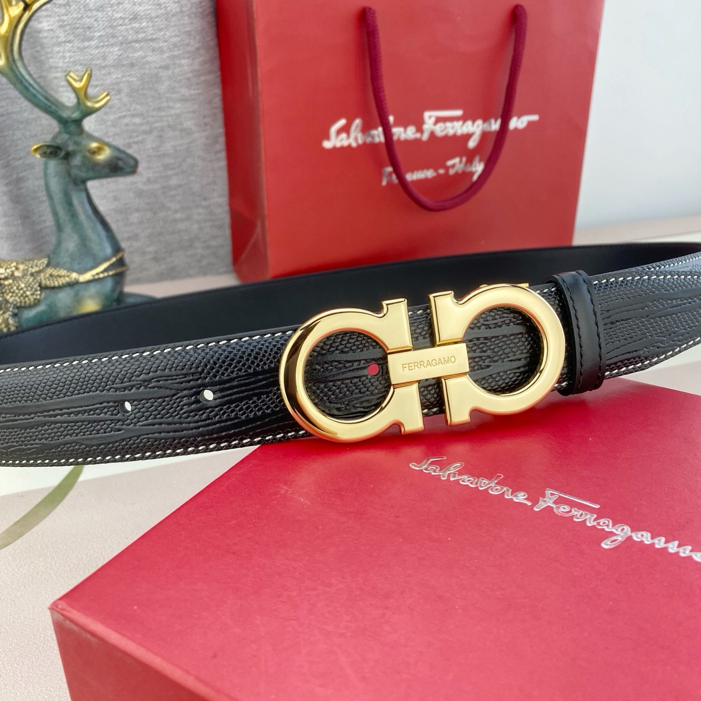 菲拉格慕💕 特种皮腰带系列 ，原厂五金精品不锈钢扣，手感柔软舒适 宽3.5CM。