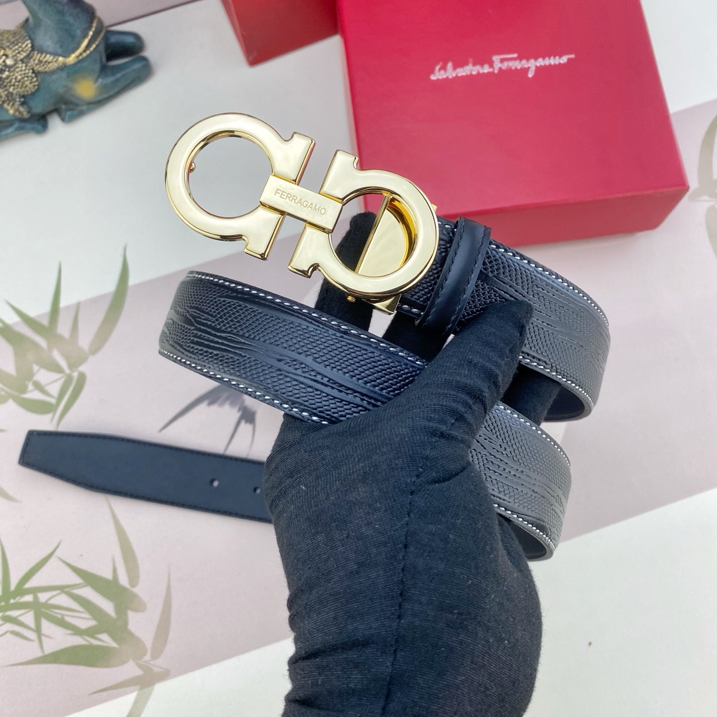 菲拉格慕💕 特种皮腰带系列 ，原厂五金精品不锈钢扣，手感柔软舒适 宽3.5CM。