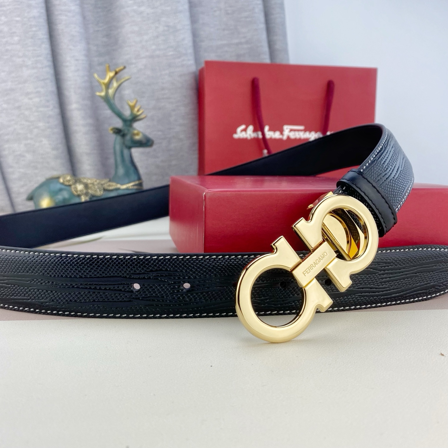 菲拉格慕💕 特种皮腰带系列 ，原厂五金精品不锈钢扣，手感柔软舒适 宽3.5CM。