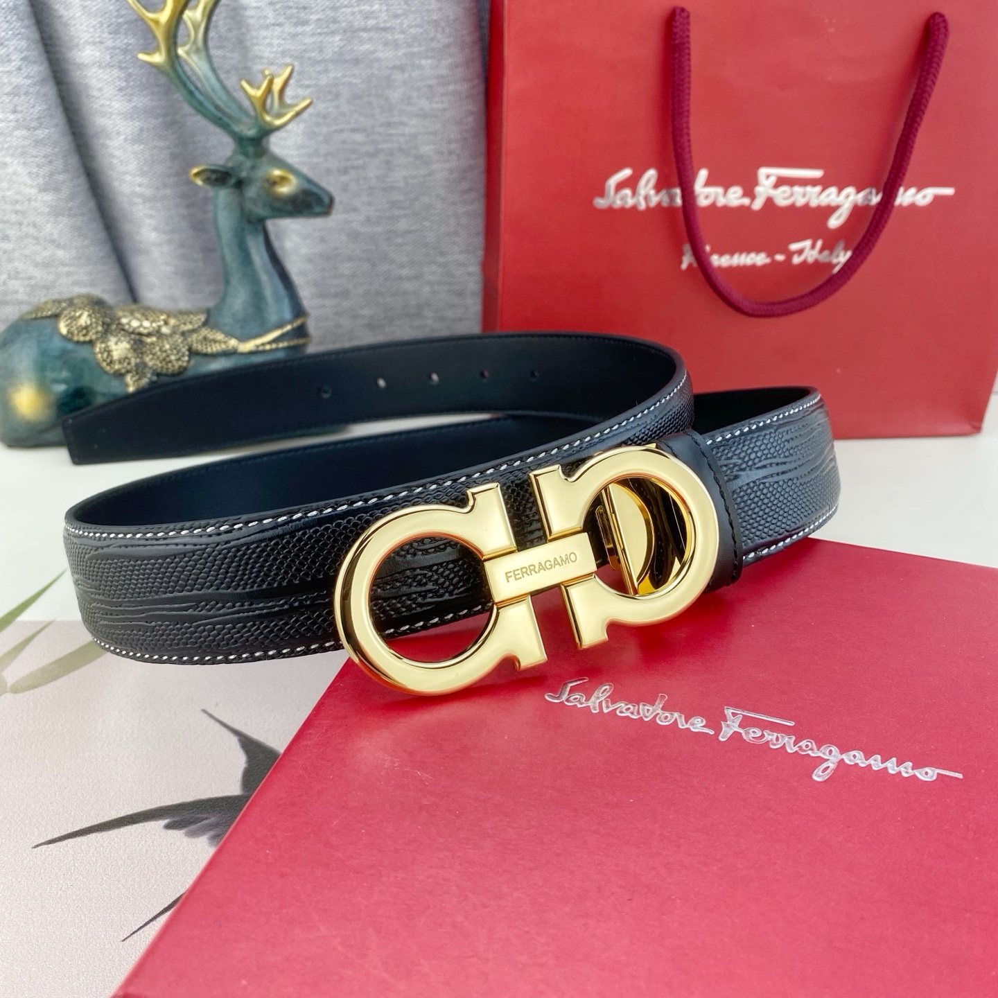 菲拉格慕💕 特种皮腰带系列 ，原厂五金精品不锈钢扣，手感柔软舒适 宽3.5CM。