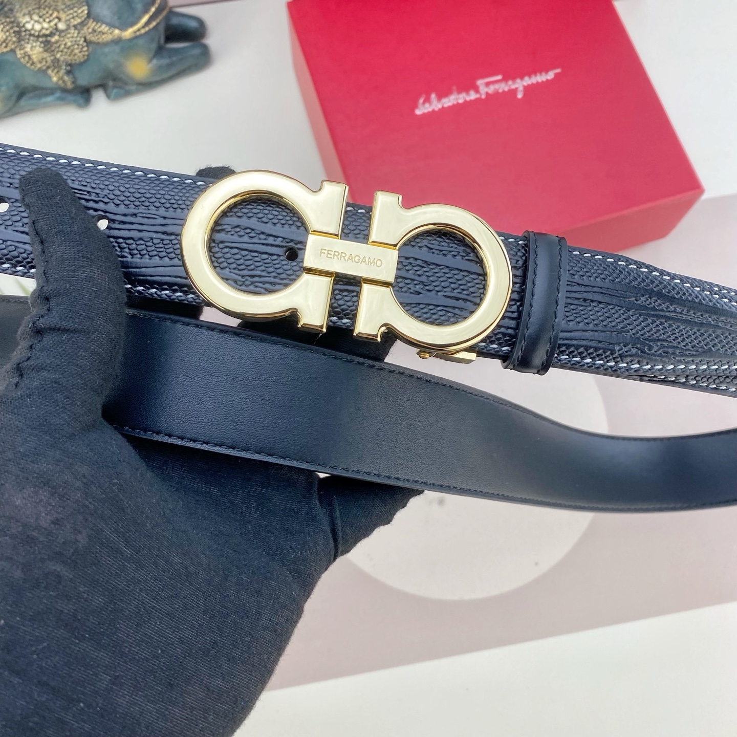 菲拉格慕💕 特种皮腰带系列 ，原厂五金精品不锈钢扣，手感柔软舒适 宽3.5CM。