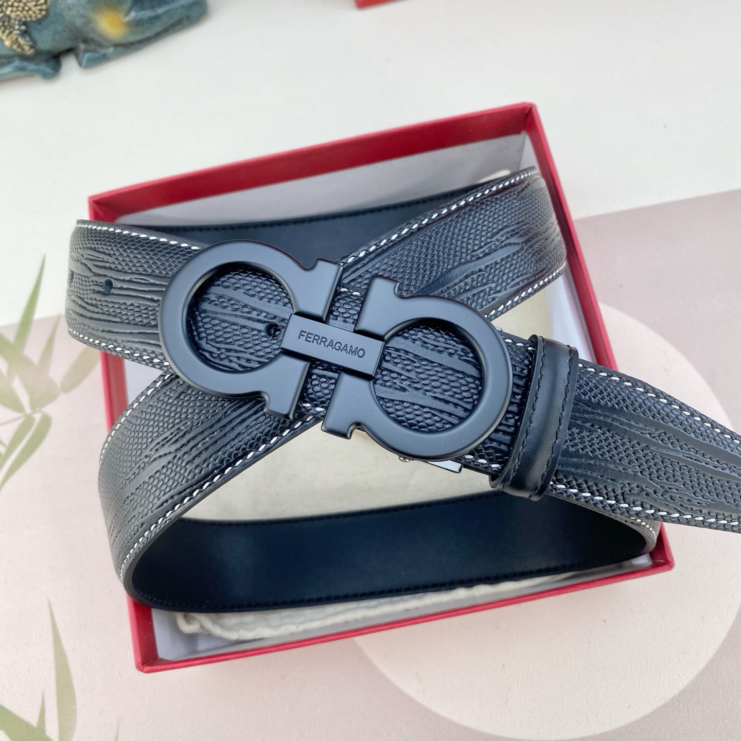 菲拉格慕💕 特种皮腰带系列 ，原厂五金精品不锈钢扣，手感柔软舒适 宽3.5CM。