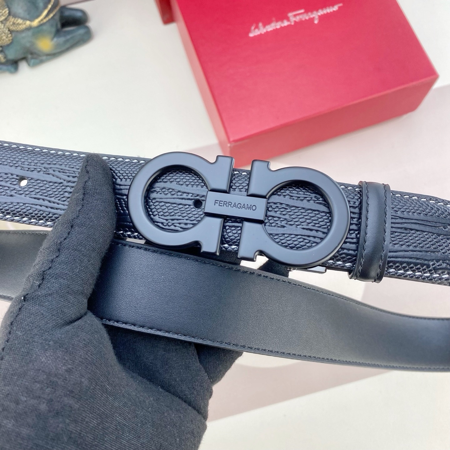 菲拉格慕💕 特种皮腰带系列 ，原厂五金精品不锈钢扣，手感柔软舒适 宽3.5CM。