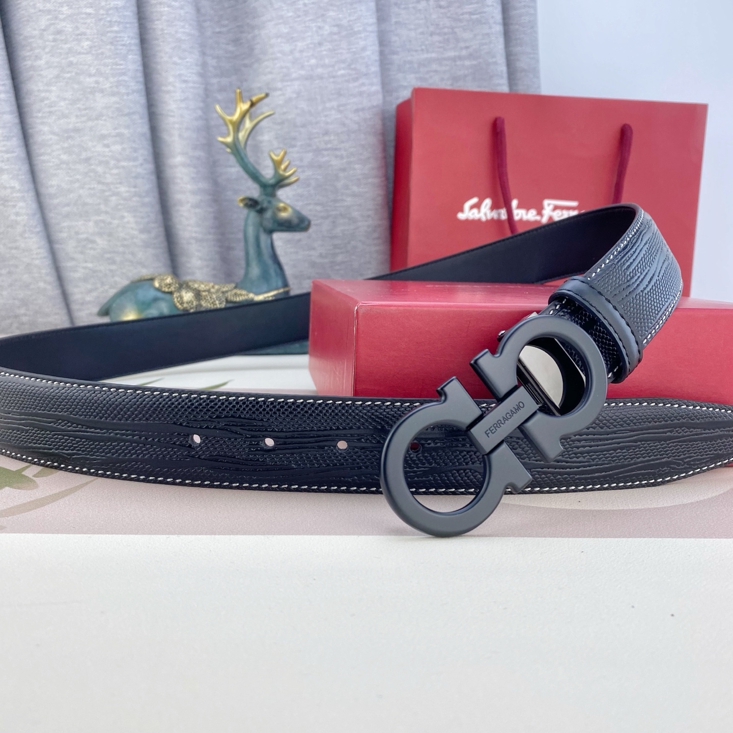 菲拉格慕💕 特种皮腰带系列 ，原厂五金精品不锈钢扣，手感柔软舒适 宽3.5CM。