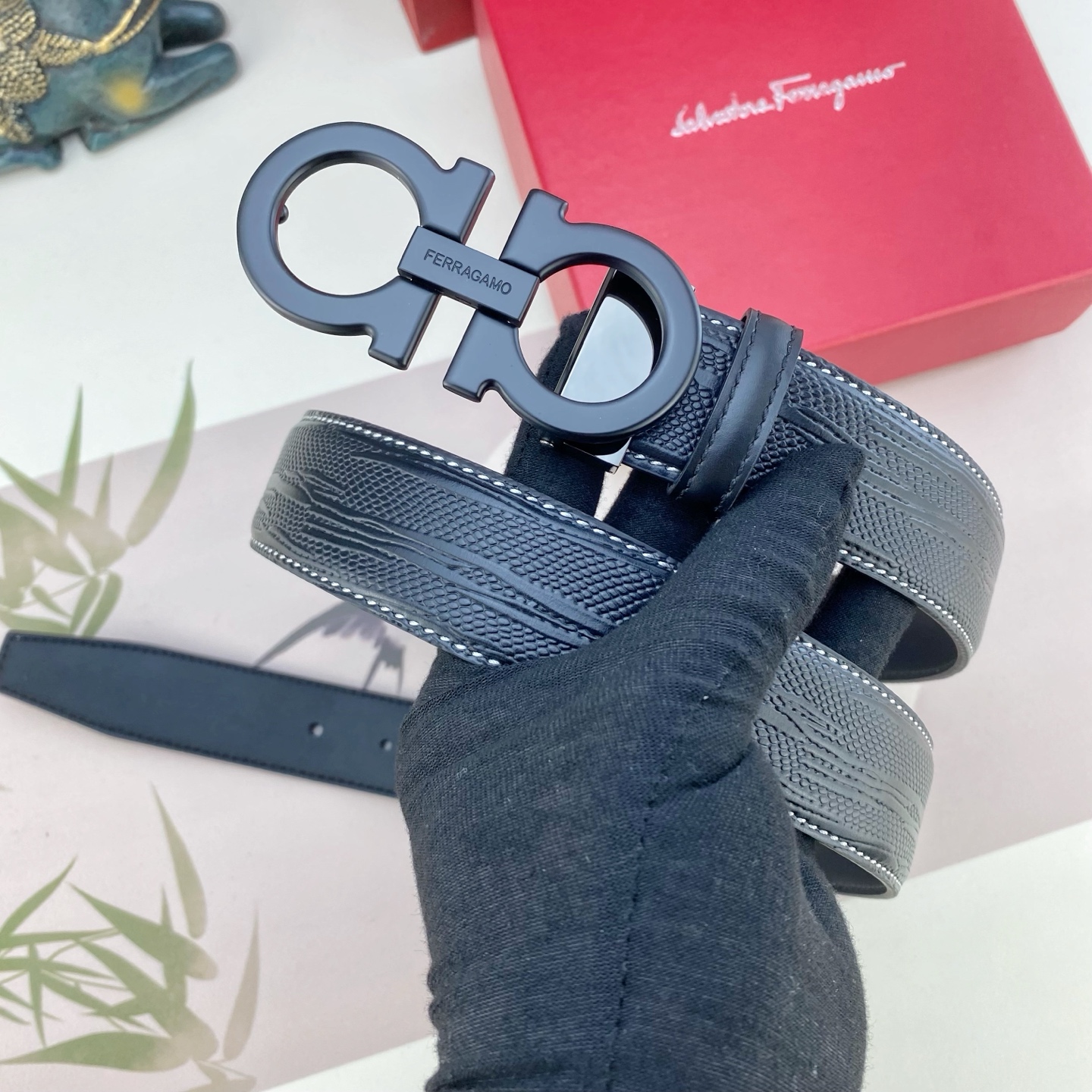 菲拉格慕💕 特种皮腰带系列 ，原厂五金精品不锈钢扣，手感柔软舒适 宽3.5CM。