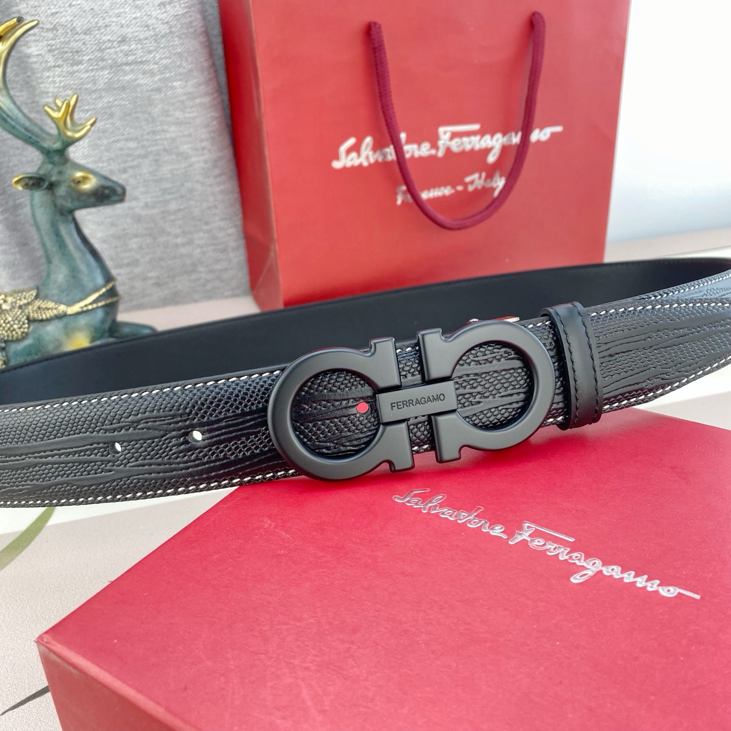 菲拉格慕💕 特种皮腰带系列 ，原厂五金精品不锈钢扣，手感柔软舒适 宽3.5CM。